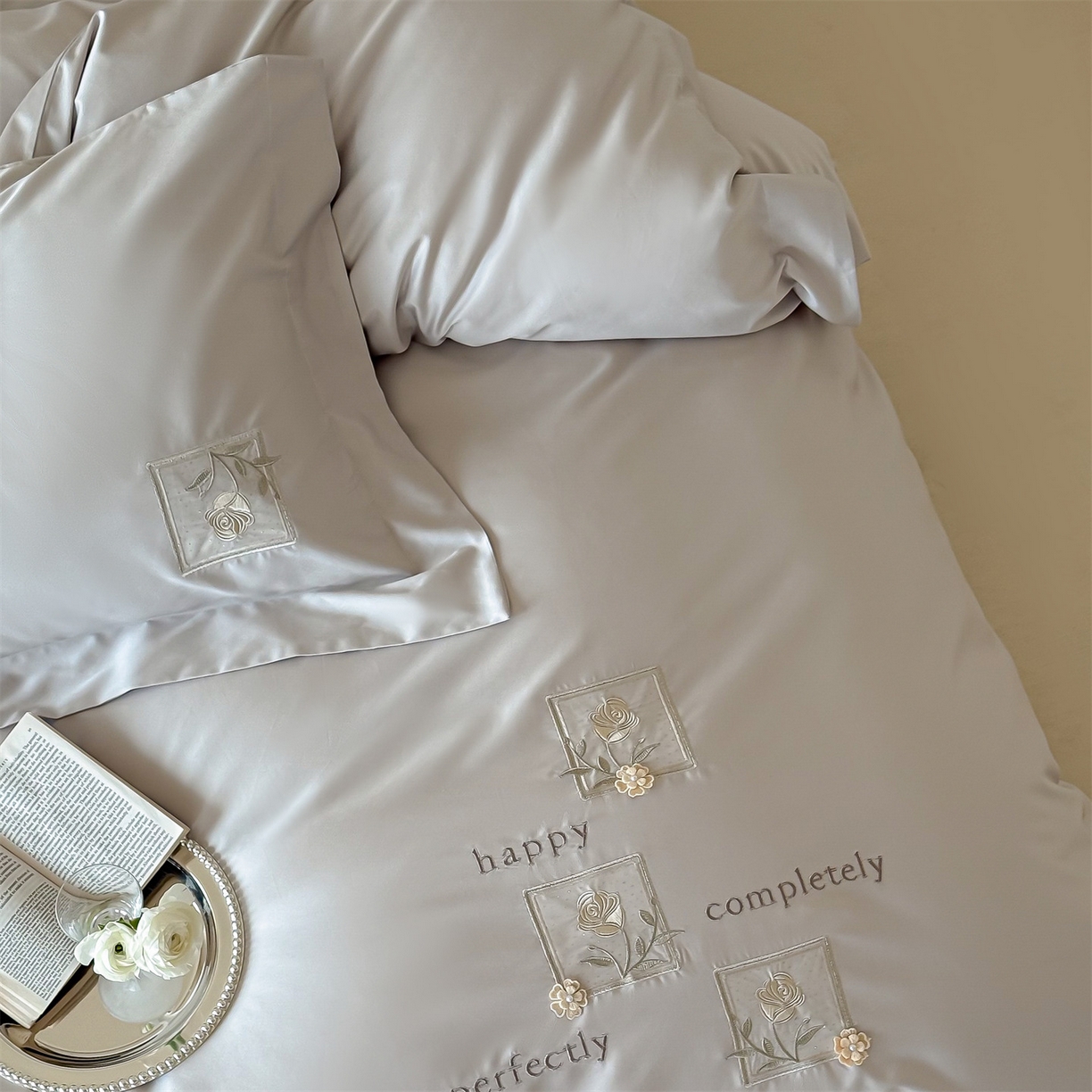 91家纺网 家纺一手货源 找家纺 泽西 2026新品刺绣50s双股全棉长绒棉宽边四件套-花栖 花栖-浅妃灰【控价358-378】