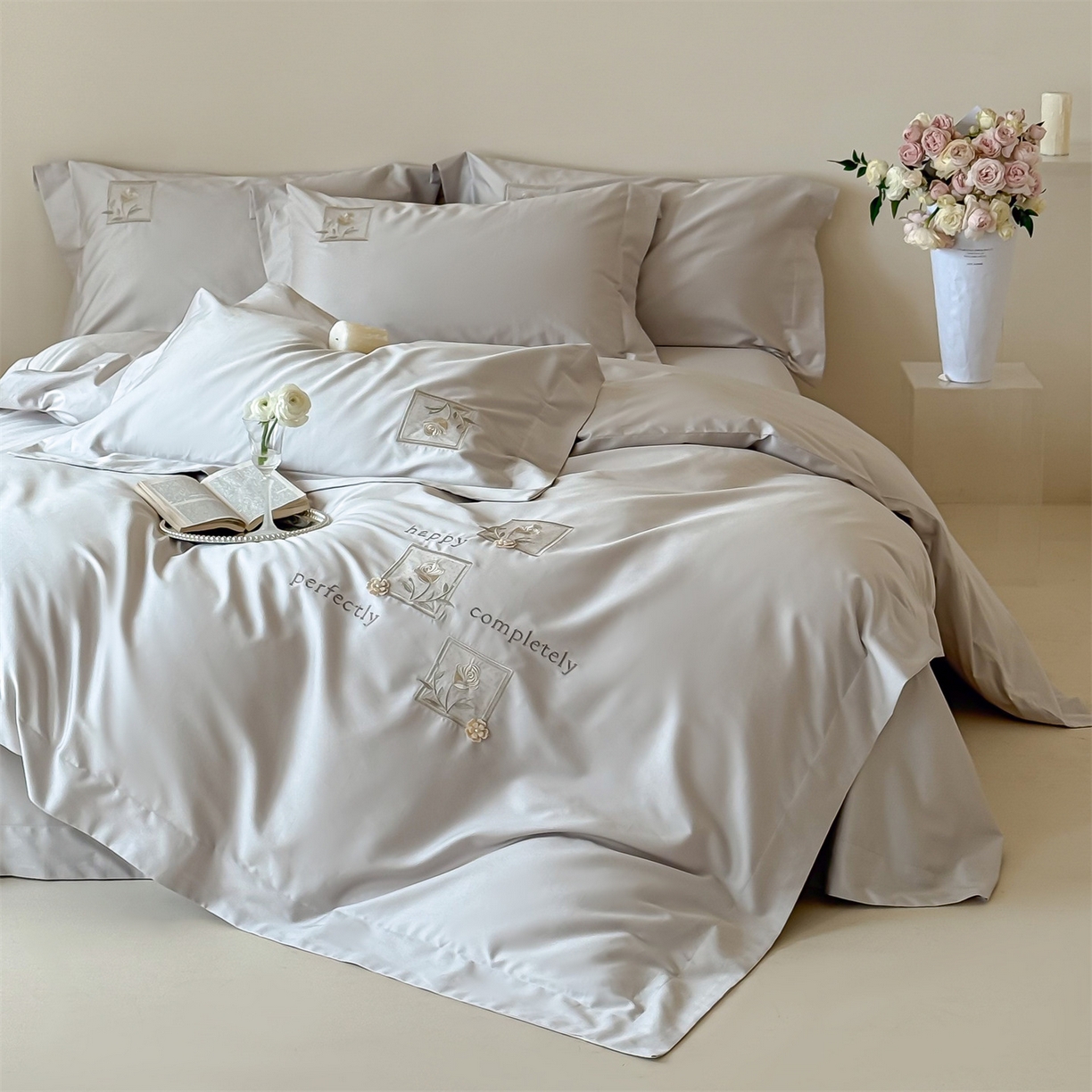 91家纺网 家纺一手货源 找家纺 泽西 2026新品刺绣50s双股全棉长绒棉宽边四件套-花栖 花栖-浅妃灰【控价358-378】