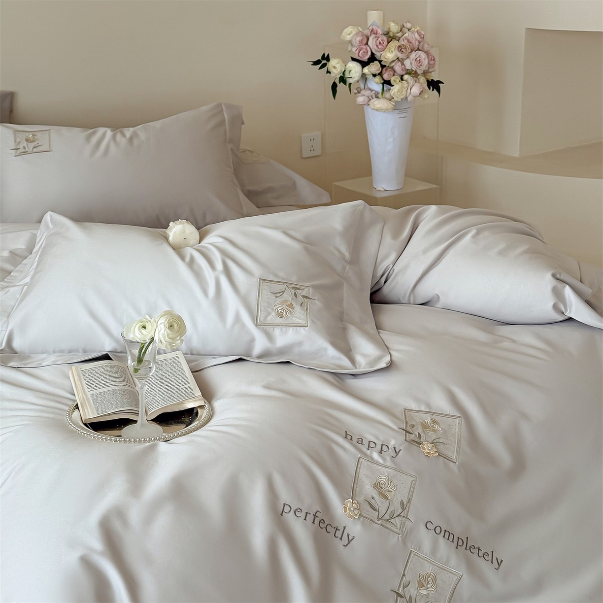 91家纺网 家纺一手货源 找家纺 泽西 2026新品刺绣50s双股全棉长绒棉宽边四件套-花栖 花栖-浅妃灰【控价358-378】