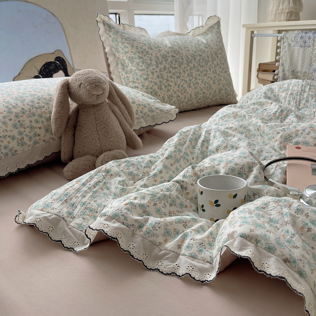 91家纺网 家纺一手货源 找家纺 宝士康家纺 2026新款10A抗菌全棉黑色花边云朵棉单夏被/夏被四件套 云朵棉-青芜花野