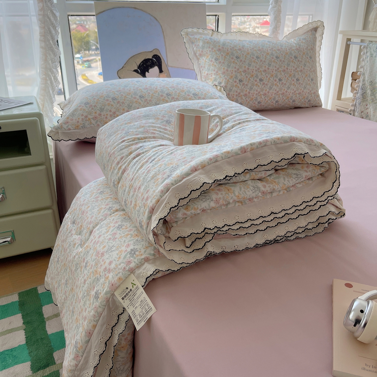 91家纺网 家纺一手货源 找家纺 宝士康家纺 2026新款10A抗菌全棉黑色花边云朵棉单夏被/夏被四件套 云朵棉-晴花漾