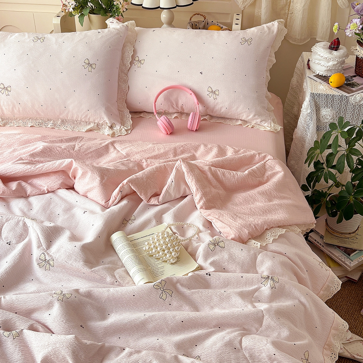 91家纺网 家纺一手货源 找家纺 一比一家纺 2026新款彩色花边木棉皱皱纱夏被四件套 初心粉