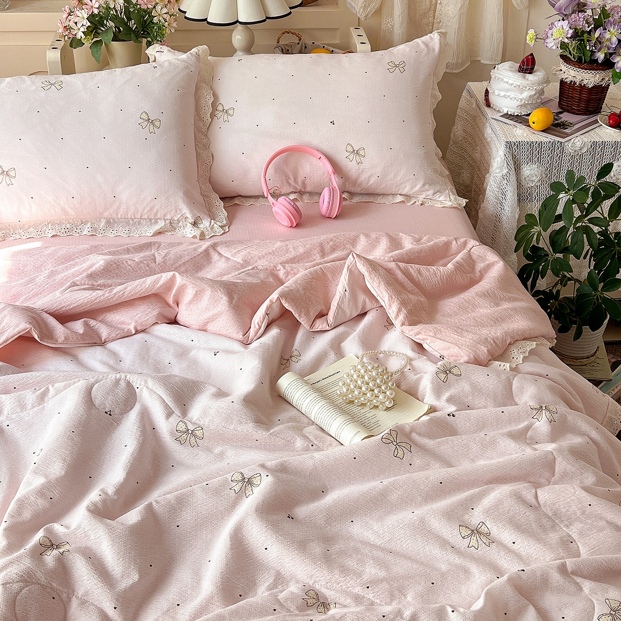 91家纺网 家纺一手货源 找家纺 一比一家纺 2026新款彩色花边木棉皱皱纱夏被四件套 初心粉