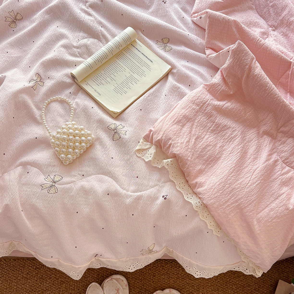 91家纺网 家纺一手货源 找家纺 一比一家纺 2026新款彩色花边木棉皱皱纱夏被四件套 初心粉