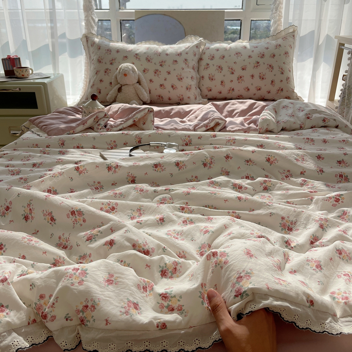 91家纺网 家纺一手货源 找家纺 宝士康家纺 2026新款10A抗菌全棉黑色花边云朵棉单夏被/夏被四件套 云朵棉-素白繁花