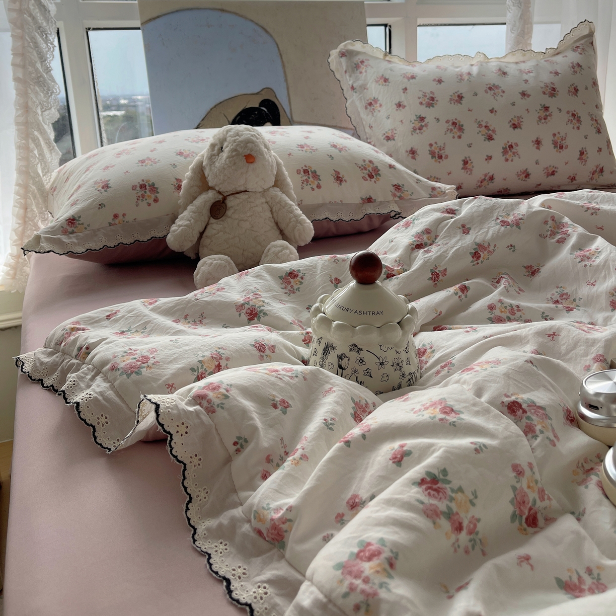 91家纺网 家纺一手货源 找家纺 宝士康家纺 2026新款10A抗菌全棉黑色花边云朵棉单夏被/夏被四件套 云朵棉-素白繁花