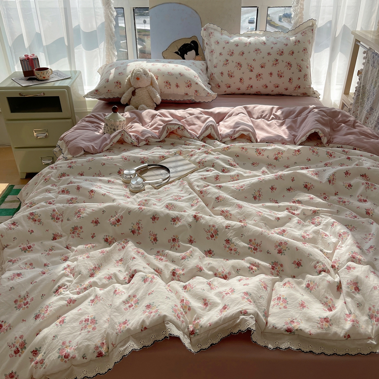 91家纺网 家纺一手货源 找家纺 宝士康家纺 2026新款10A抗菌全棉黑色花边云朵棉单夏被/夏被四件套 云朵棉-素白繁花