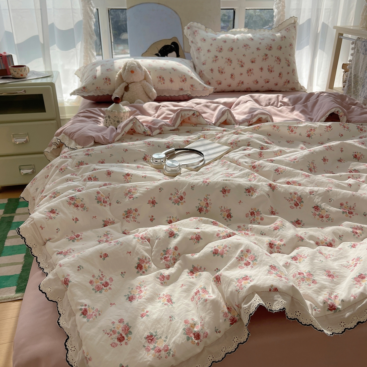 91家纺网 家纺一手货源 找家纺 宝士康家纺 2026新款10A抗菌全棉黑色花边云朵棉单夏被/夏被四件套 云朵棉-素白繁花