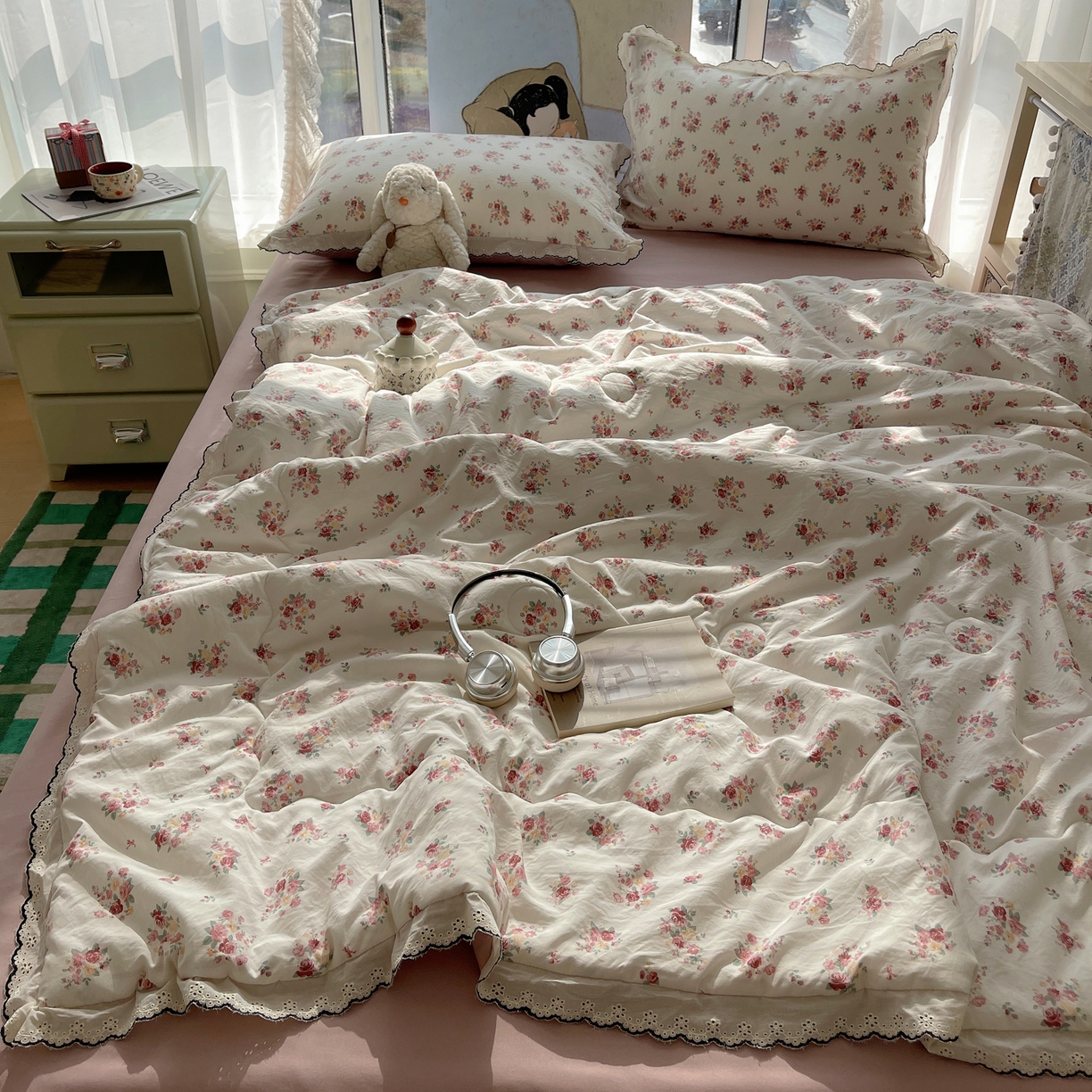 91家纺网 家纺一手货源 找家纺 宝士康家纺 2026新款10A抗菌全棉黑色花边云朵棉单夏被/夏被四件套 云朵棉-素白繁花