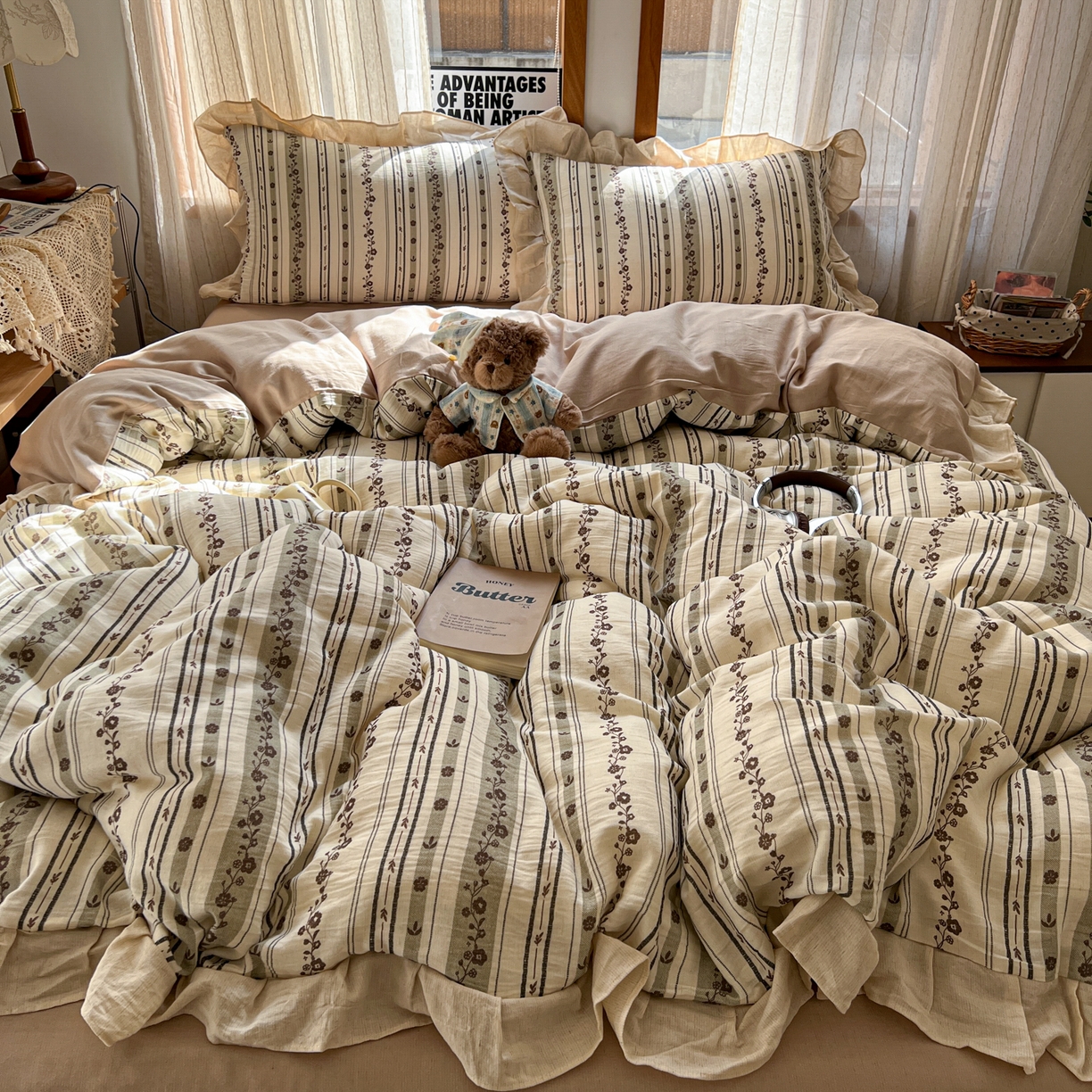 91家纺网 家纺一手货源 找家纺 耀悦家纺 2026新款真棉麻四件套轻奢法式大花边工艺款圆角荷叶边吊边床单 花园物语