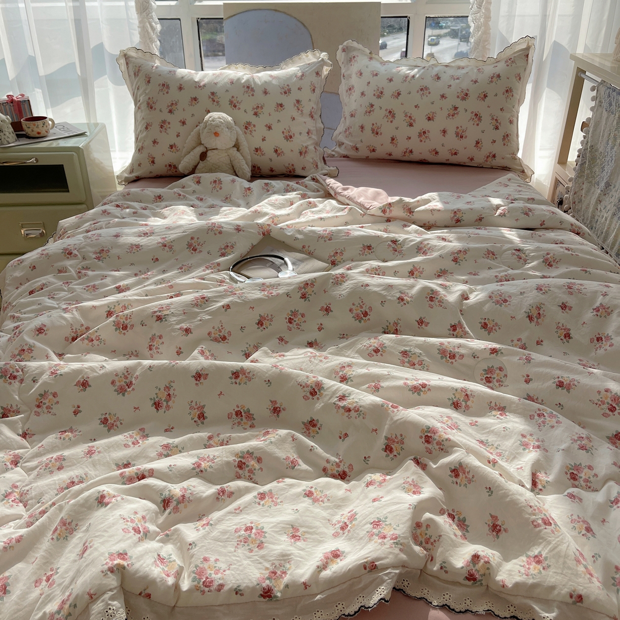 91家纺网 家纺一手货源 找家纺 宝士康家纺 2026新款10A抗菌全棉黑色花边云朵棉单夏被/夏被四件套 云朵棉-素白繁花