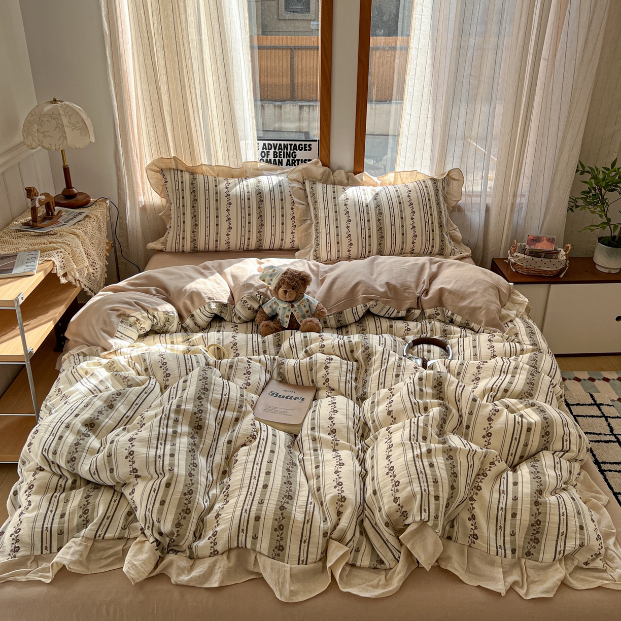 91家纺网 家纺一手货源 找家纺 耀悦家纺 2026新款真棉麻四件套轻奢法式大花边工艺款圆角荷叶边吊边床单 花园物语