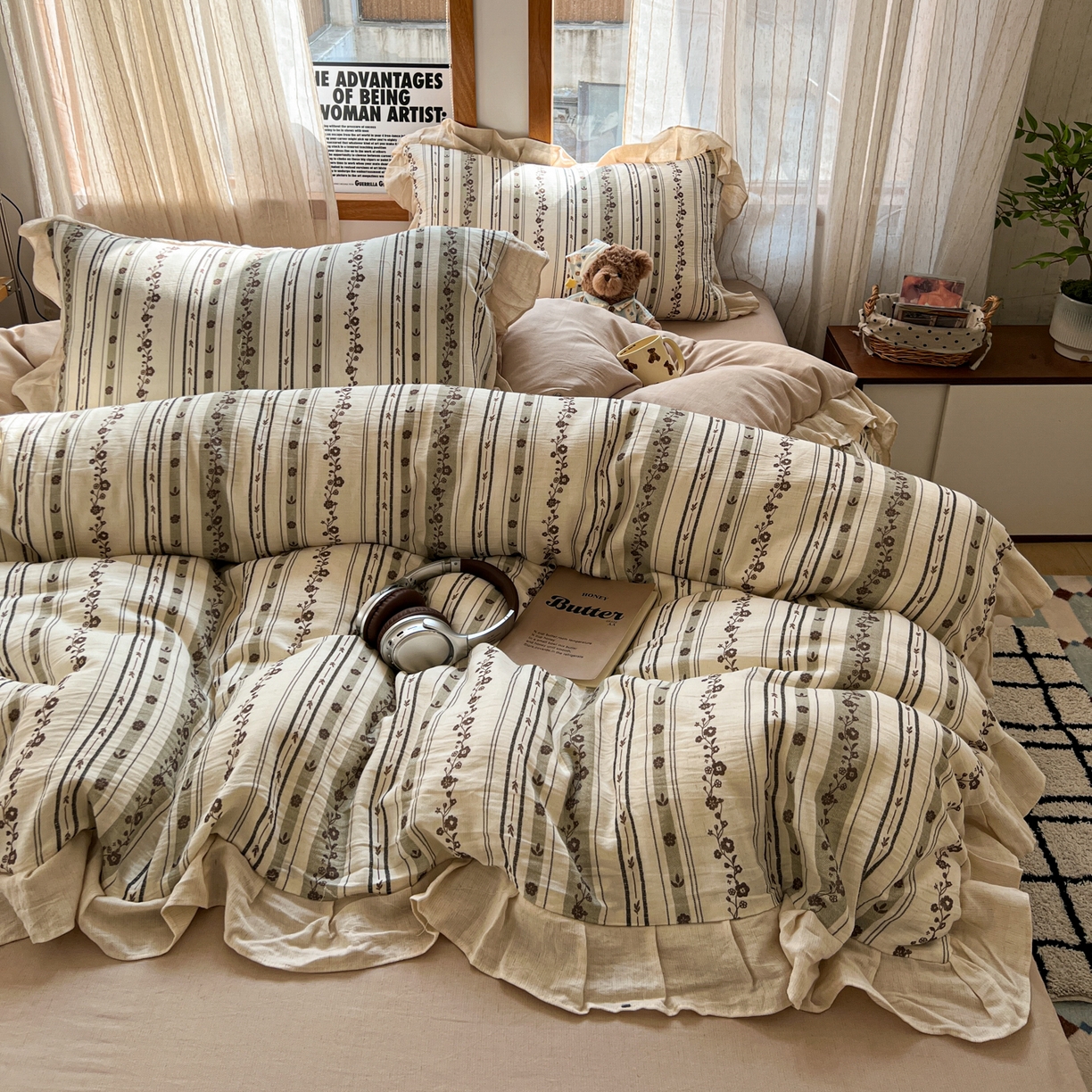 91家纺网 家纺一手货源 找家纺 耀悦家纺 2026新款真棉麻四件套轻奢法式大花边工艺款圆角荷叶边吊边床单 花园物语