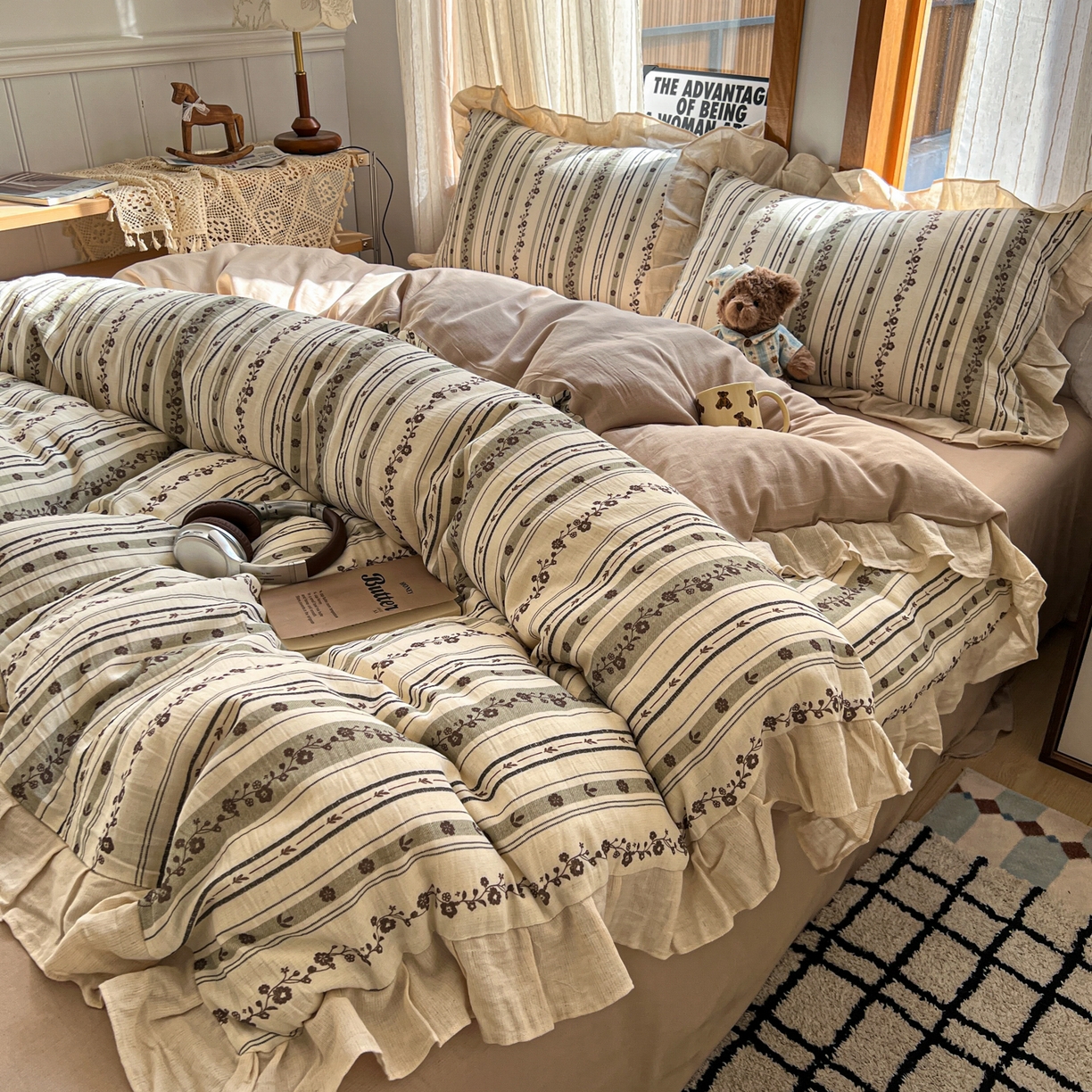 91家纺网 家纺一手货源 找家纺 耀悦家纺 2026新款真棉麻四件套轻奢法式大花边工艺款圆角荷叶边吊边床单 花园物语