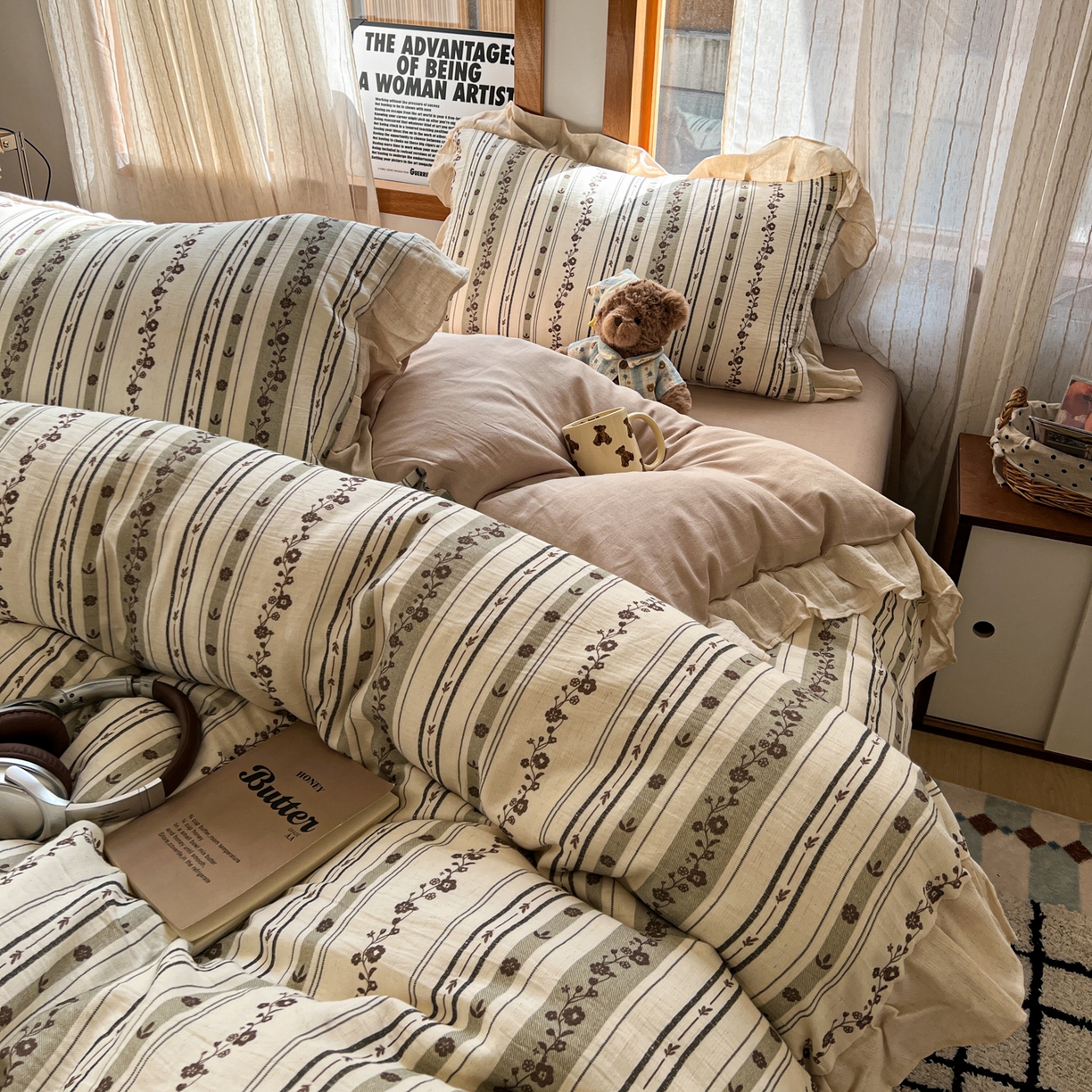 91家纺网 家纺一手货源 找家纺 耀悦家纺 2026新款真棉麻四件套轻奢法式大花边工艺款圆角荷叶边吊边床单 花园物语