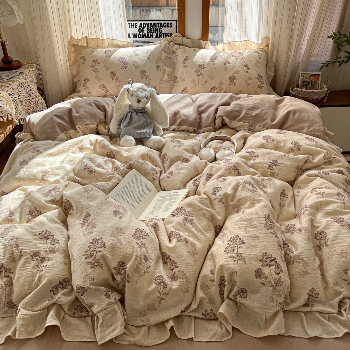 91家纺网 家纺一手货源 找家纺 耀悦家纺 2026新款真棉麻四件套轻奢法式大花边工艺款圆角荷叶边吊边床单 花韵叠香