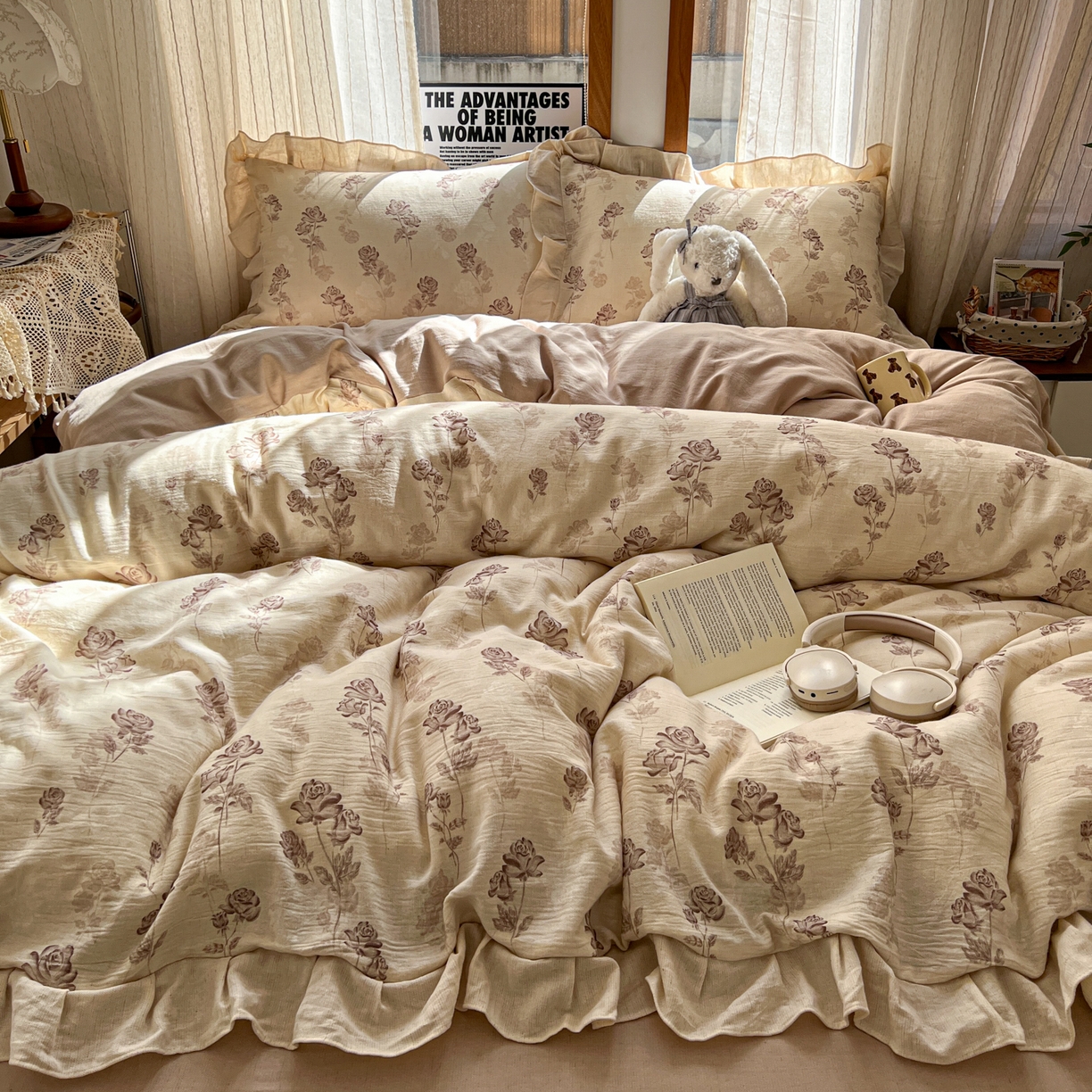 91家纺网 家纺一手货源 找家纺 耀悦家纺 2026新款真棉麻四件套轻奢法式大花边工艺款圆角荷叶边吊边床单 花韵叠香