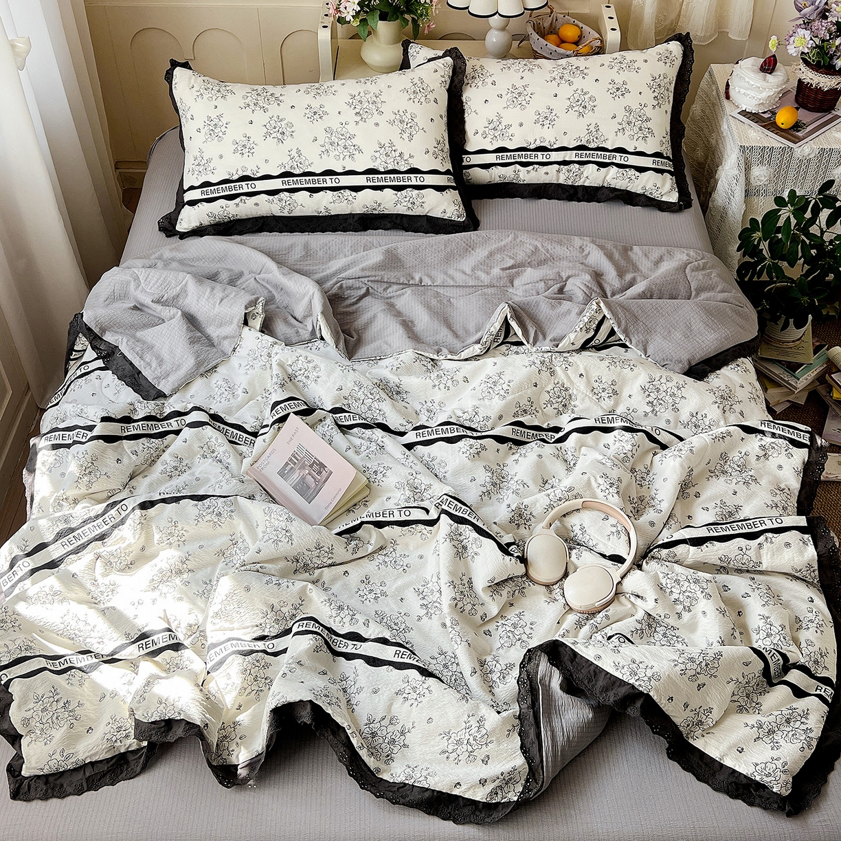 91家纺网 家纺一手货源 找家纺 一比一家纺 2026新款彩色花边木棉皱皱纱夏被四件套 赫本