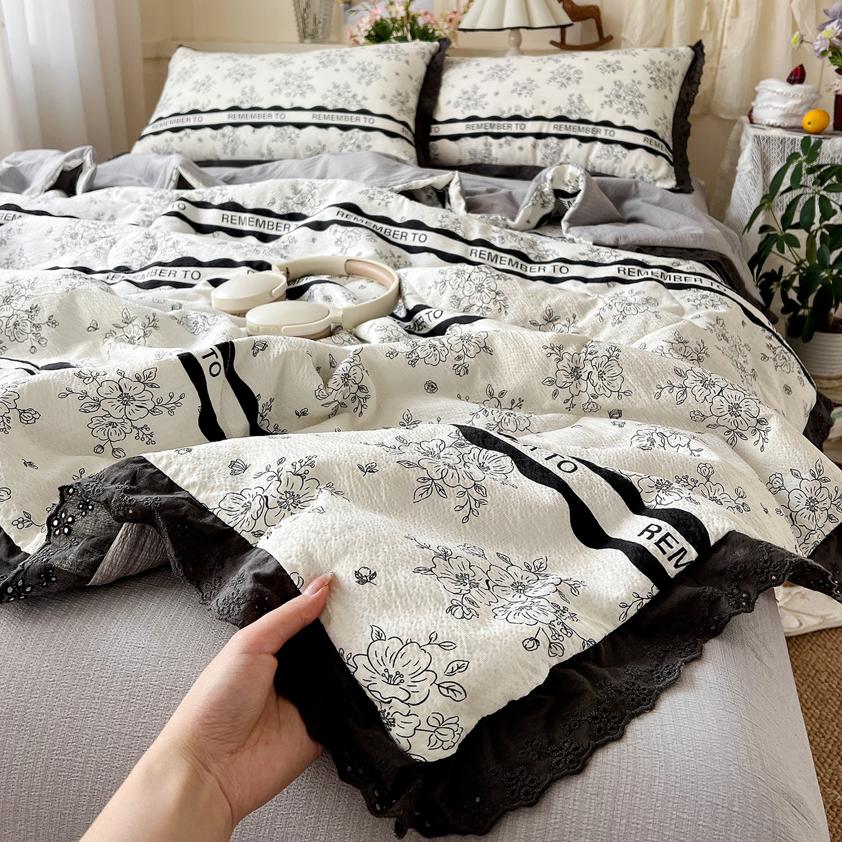 91家纺网 家纺一手货源 找家纺 一比一家纺 2026新款彩色花边木棉皱皱纱夏被四件套 赫本