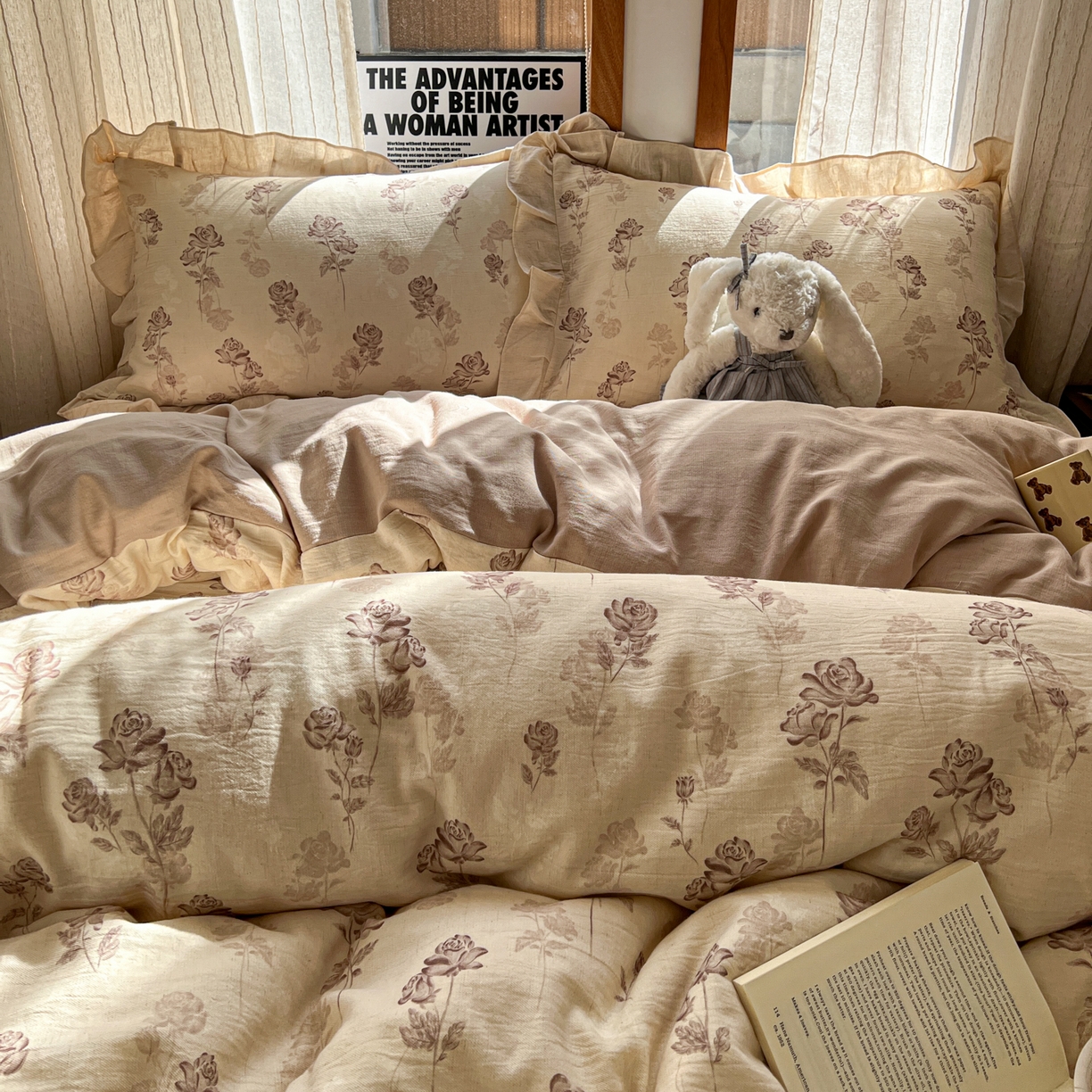 91家纺网 家纺一手货源 找家纺 耀悦家纺 2026新款真棉麻四件套轻奢法式大花边工艺款圆角荷叶边吊边床单 花韵叠香