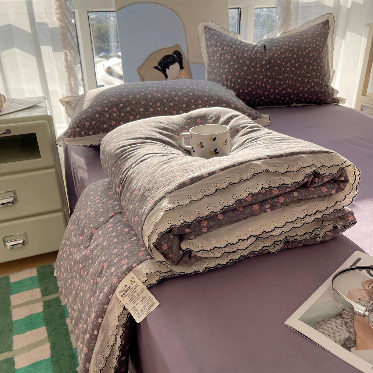 91家纺网 家纺一手货源 找家纺 宝士康家纺 2026新款10A抗菌全棉黑色花边云朵棉单夏被/夏被四件套 云朵棉-紫调花簇