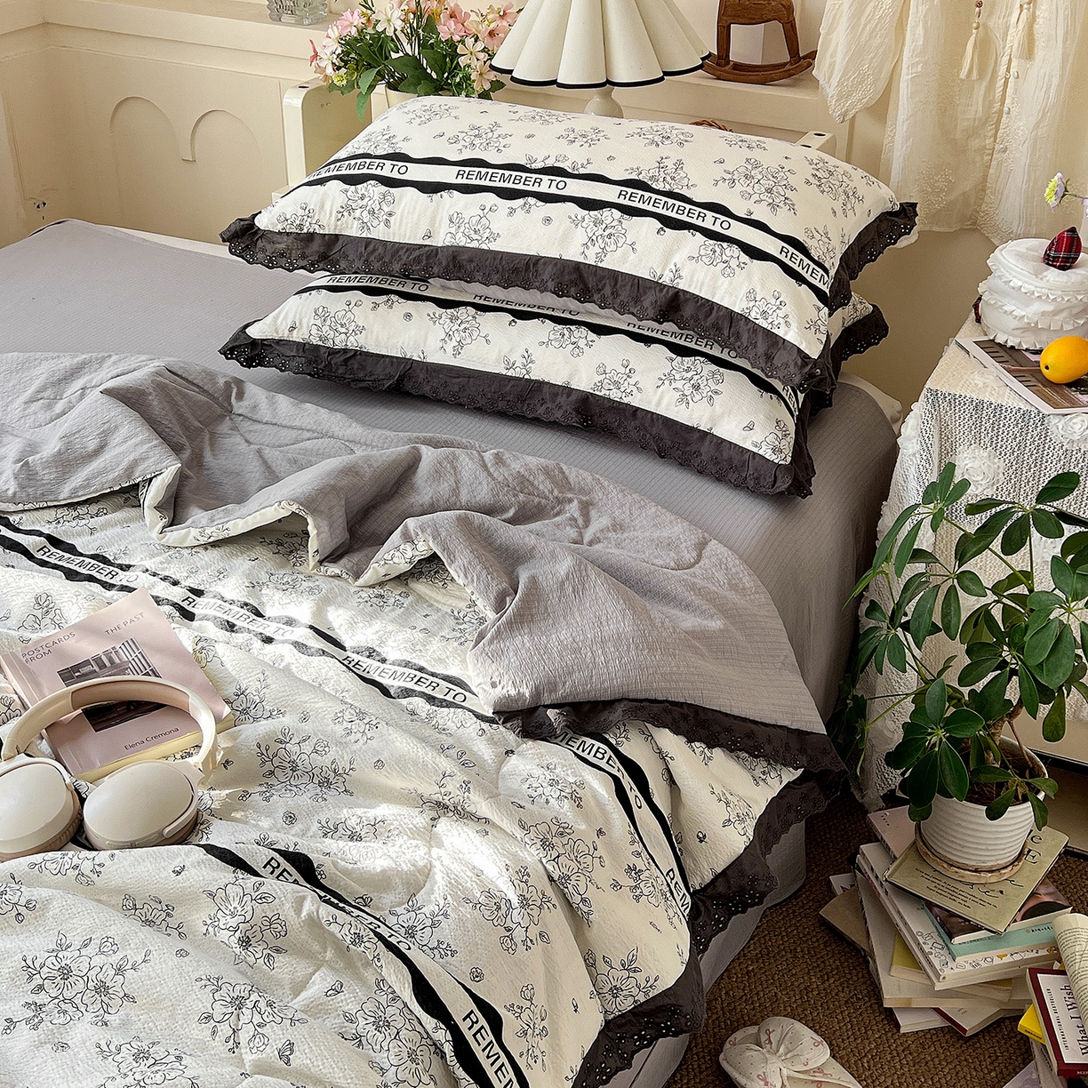 91家纺网 家纺一手货源 找家纺 一比一家纺 2026新款彩色花边木棉皱皱纱夏被四件套 赫本