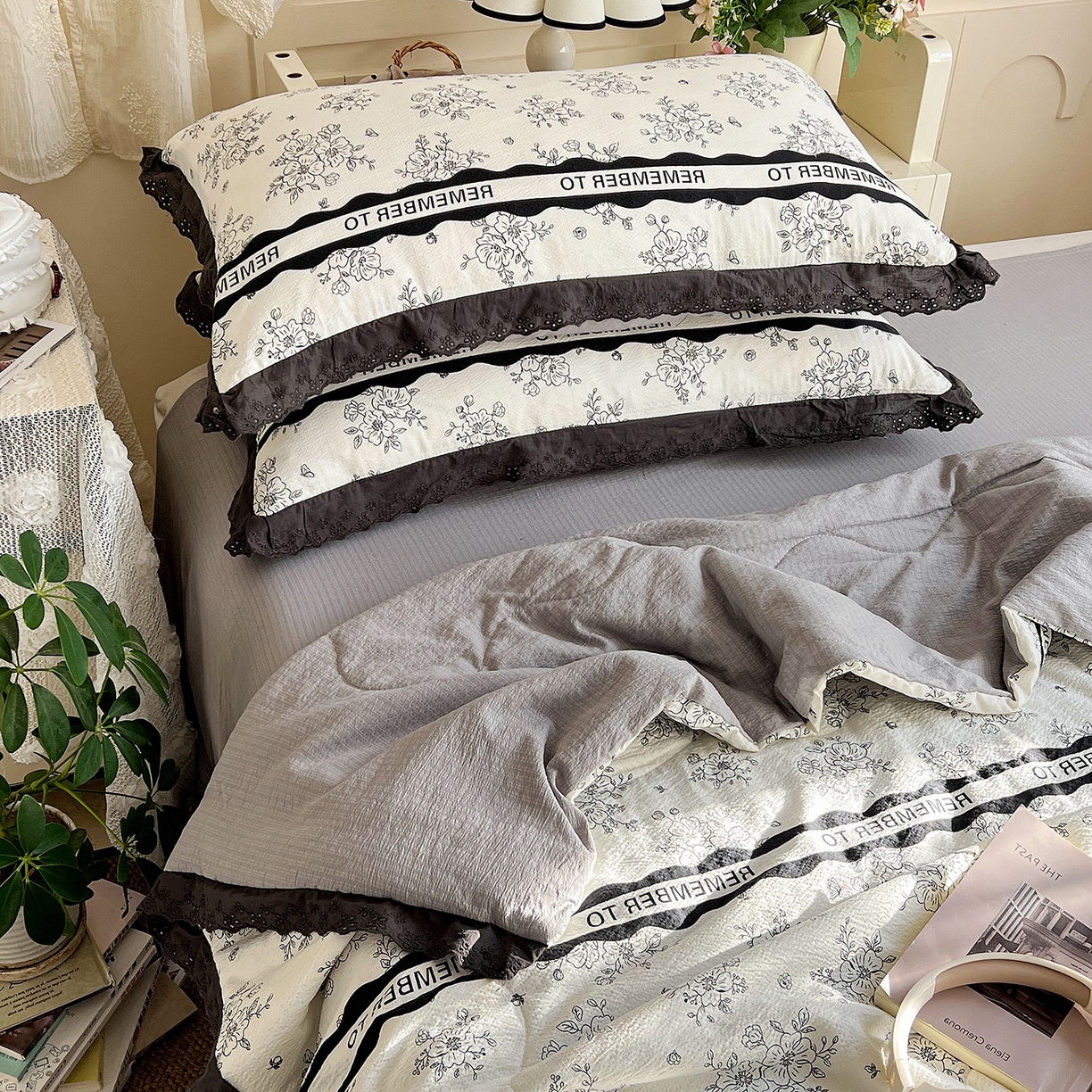 91家纺网 家纺一手货源 找家纺 一比一家纺 2026新款彩色花边木棉皱皱纱夏被四件套 赫本