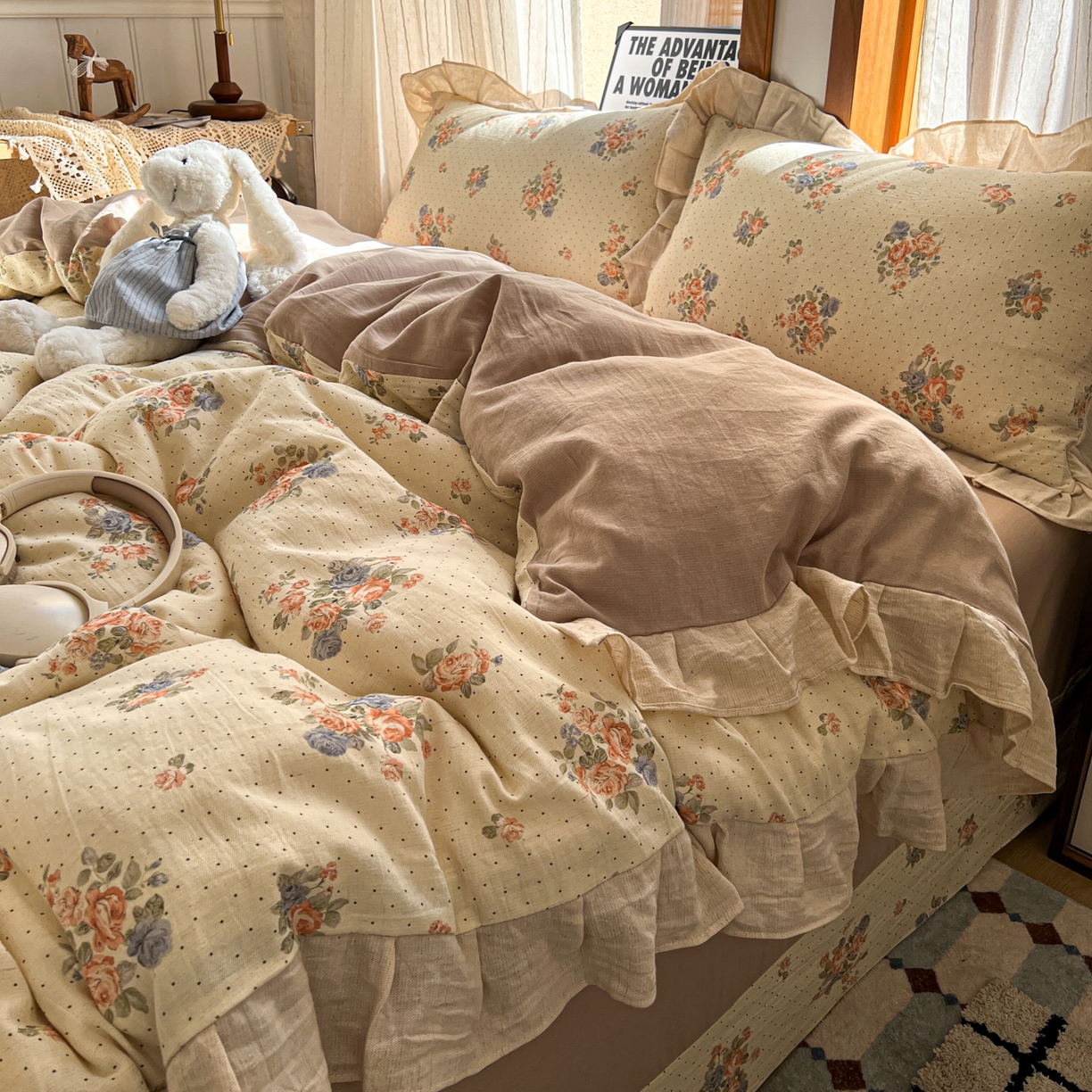 91家纺网 家纺一手货源 找家纺 耀悦家纺 2026新款真棉麻四件套轻奢法式大花边工艺款圆角荷叶边吊边床单 蔷薇花序