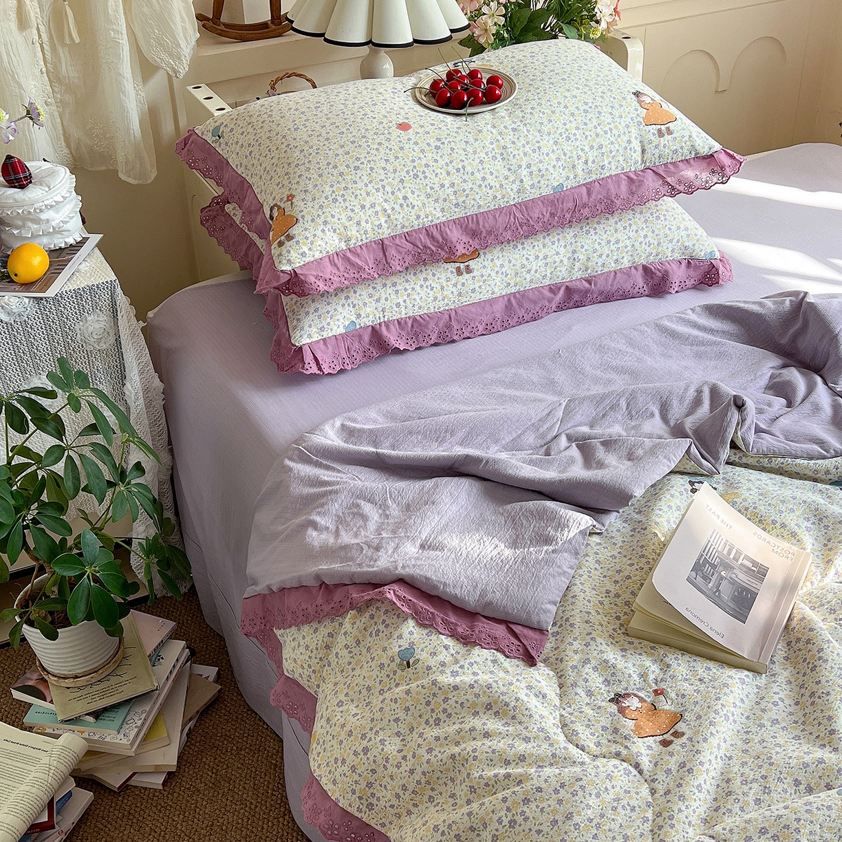 91家纺网 家纺一手货源 找家纺 一比一家纺 2026新款彩色花边木棉皱皱纱夏被四件套 花间女孩