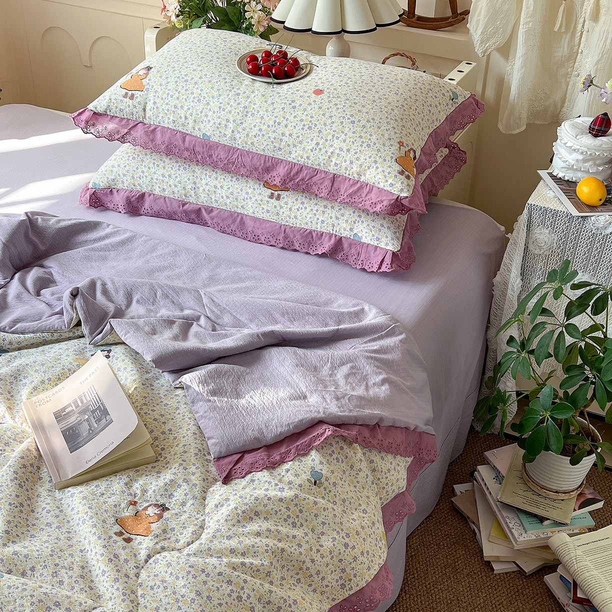 91家纺网 家纺一手货源 找家纺 一比一家纺 2026新款彩色花边木棉皱皱纱夏被四件套 花间女孩