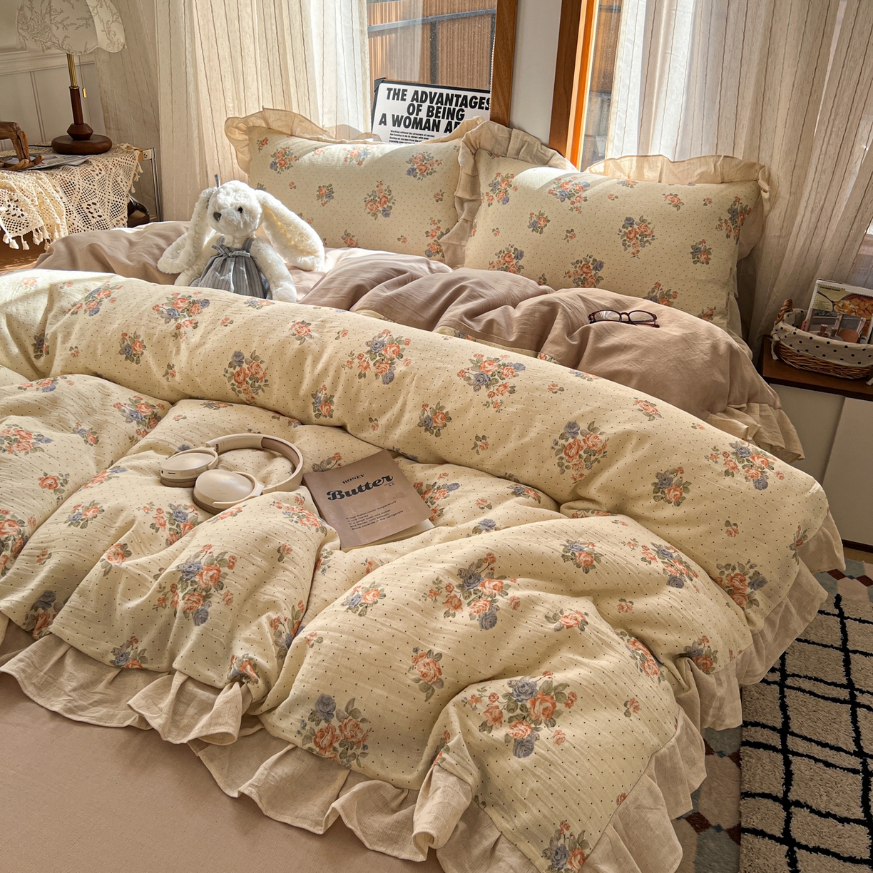 91家纺网 家纺一手货源 找家纺 耀悦家纺 2026新款真棉麻四件套轻奢法式大花边工艺款圆角荷叶边吊边床单 蔷薇花序