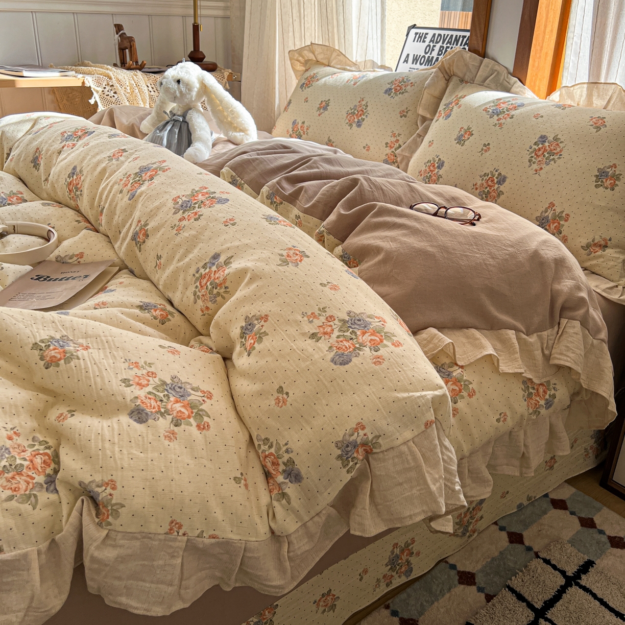 91家纺网 家纺一手货源 找家纺 耀悦家纺 2026新款真棉麻四件套轻奢法式大花边工艺款圆角荷叶边吊边床单 蔷薇花序