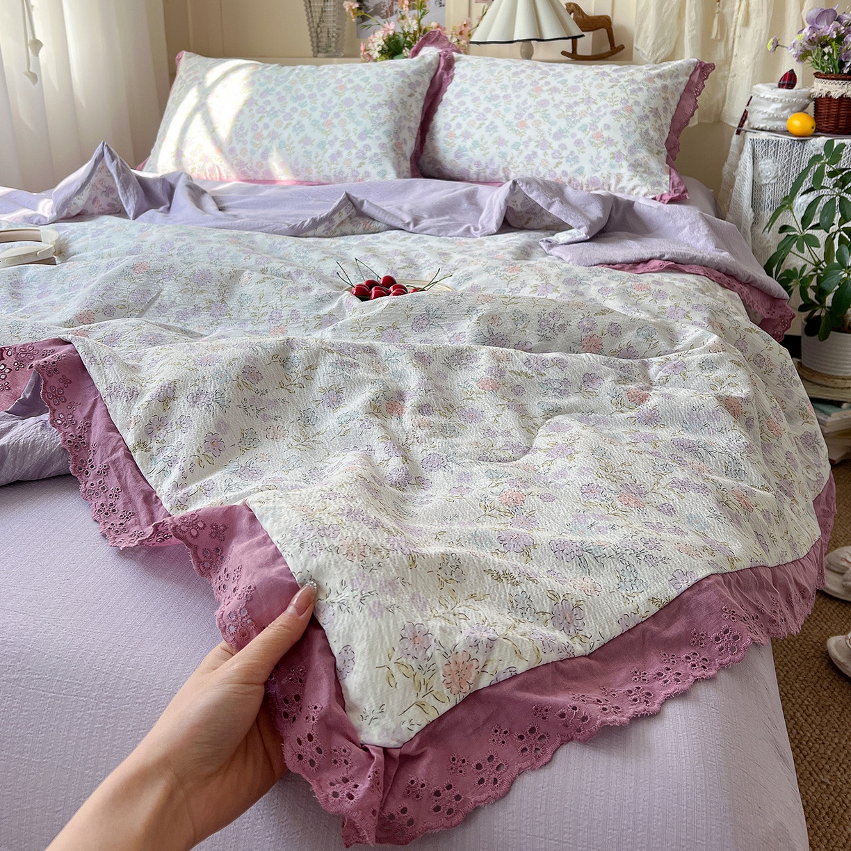 91家纺网 家纺一手货源 找家纺 一比一家纺 2026新款彩色花边木棉皱皱纱夏被四件套 花漫漫