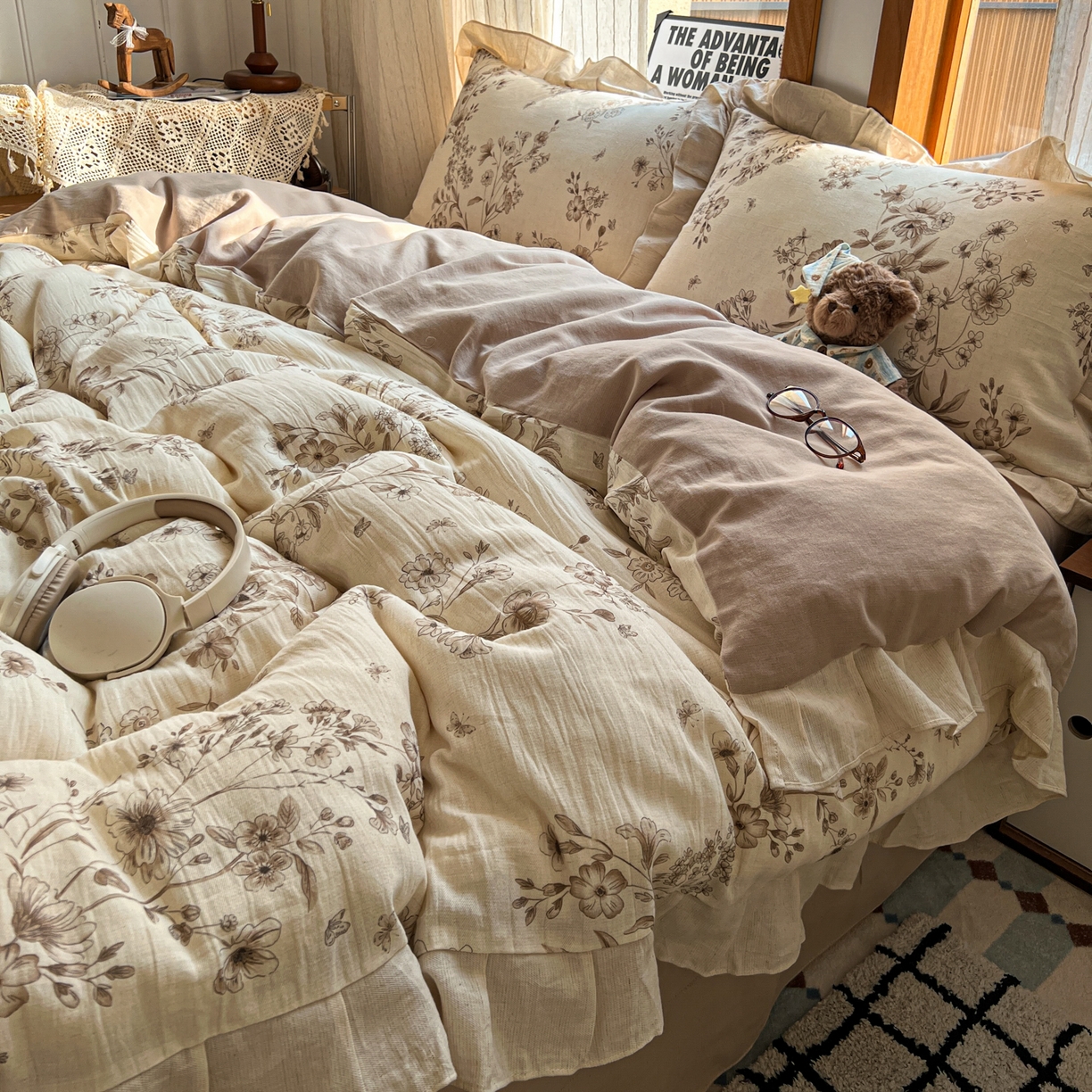 91家纺网 家纺一手货源 找家纺 耀悦家纺 2026新款真棉麻四件套轻奢法式大花边工艺款圆角荷叶边吊边床单 水墨牡丹