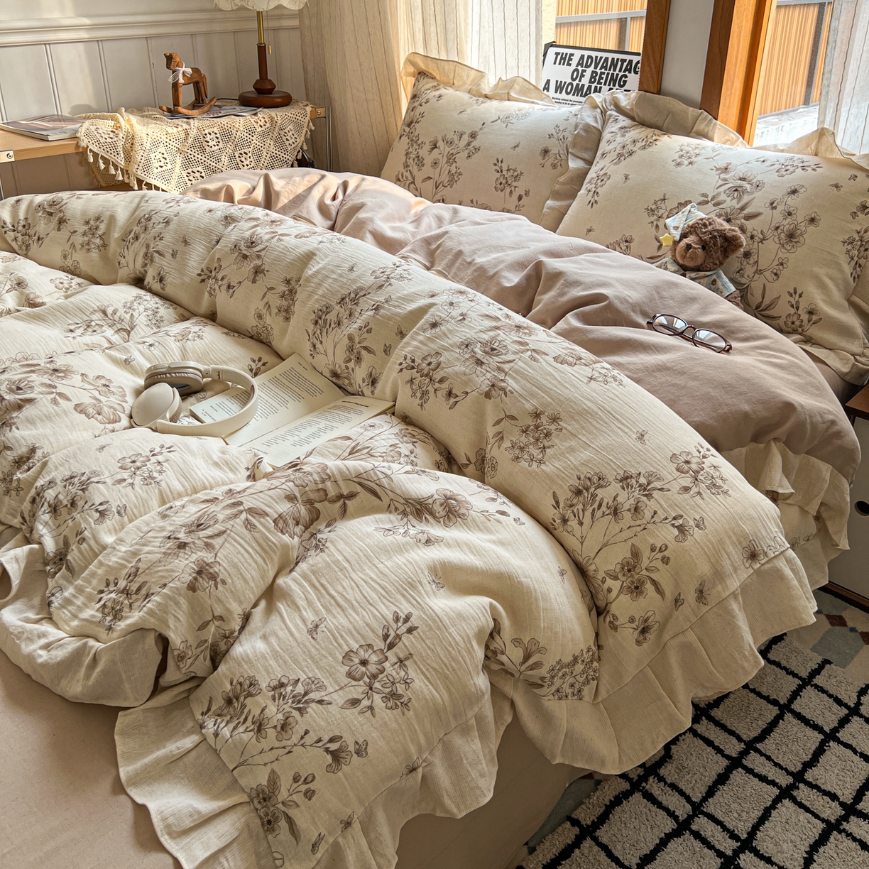 91家纺网 家纺一手货源 找家纺 耀悦家纺 2026新款真棉麻四件套轻奢法式大花边工艺款圆角荷叶边吊边床单 水墨牡丹