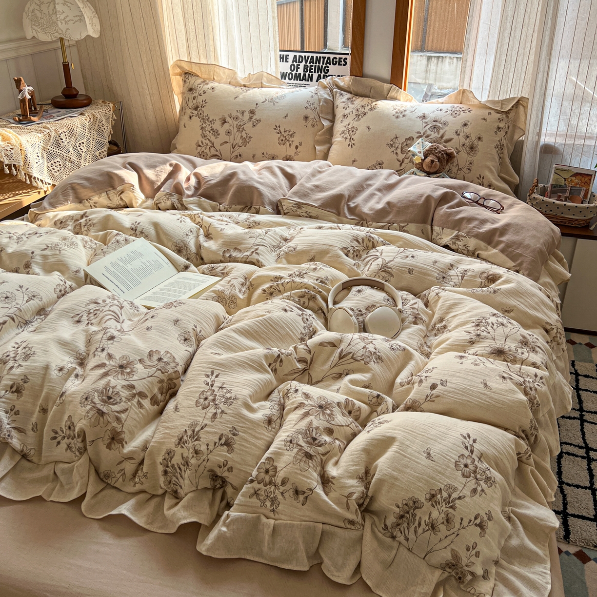 91家纺网 家纺一手货源 找家纺 耀悦家纺 2026新款真棉麻四件套轻奢法式大花边工艺款圆角荷叶边吊边床单 水墨牡丹