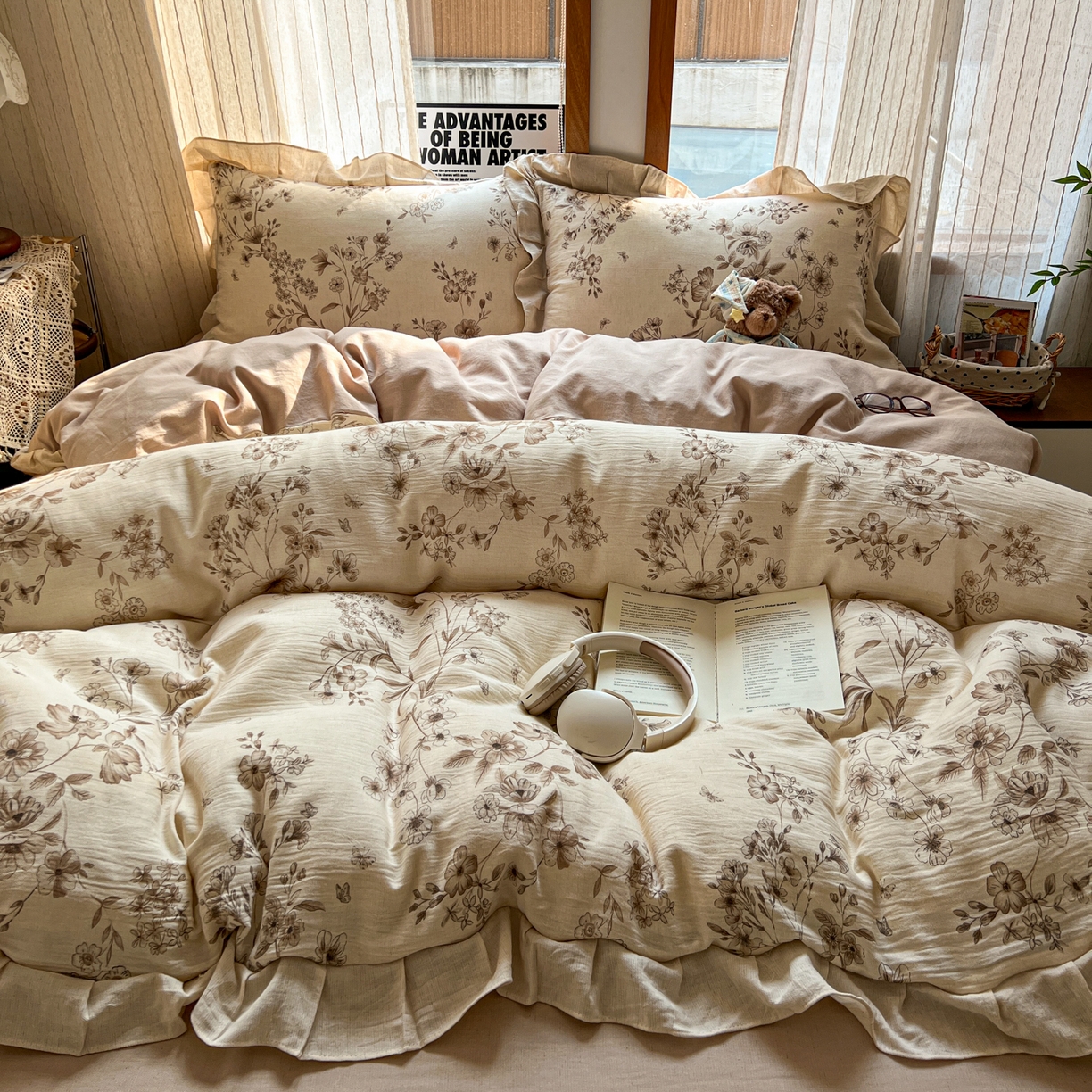 91家纺网 家纺一手货源 找家纺 耀悦家纺 2026新款真棉麻四件套轻奢法式大花边工艺款圆角荷叶边吊边床单 水墨牡丹