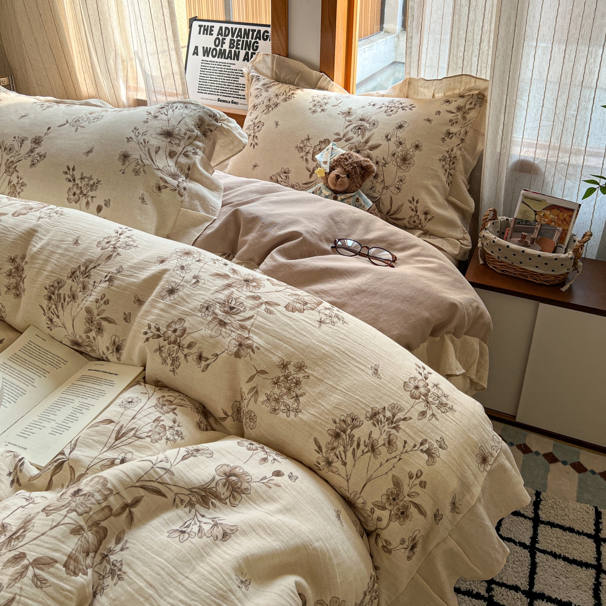 91家纺网 家纺一手货源 找家纺 耀悦家纺 2026新款真棉麻四件套轻奢法式大花边工艺款圆角荷叶边吊边床单 水墨牡丹