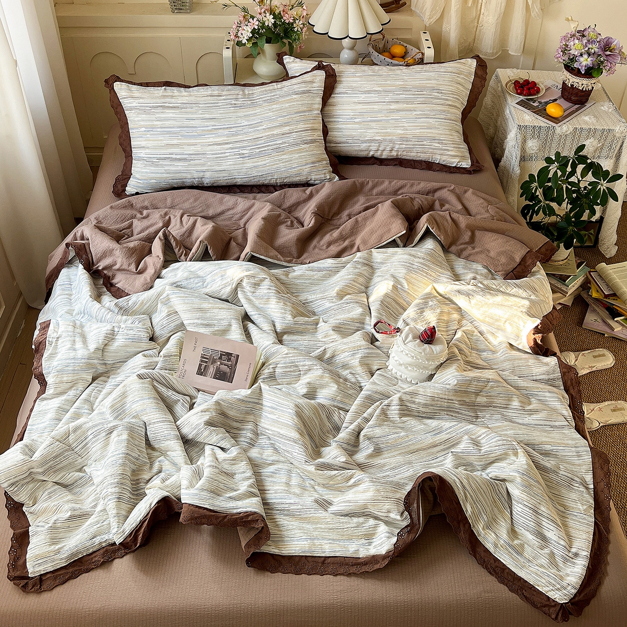 91家纺网 家纺一手货源 找家纺 一比一家纺 2026新款彩色花边木棉皱皱纱夏被四件套 罗卡