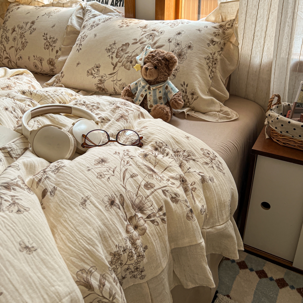 91家纺网 家纺一手货源 找家纺 耀悦家纺 2026新款真棉麻四件套轻奢法式大花边工艺款圆角荷叶边吊边床单 水墨牡丹