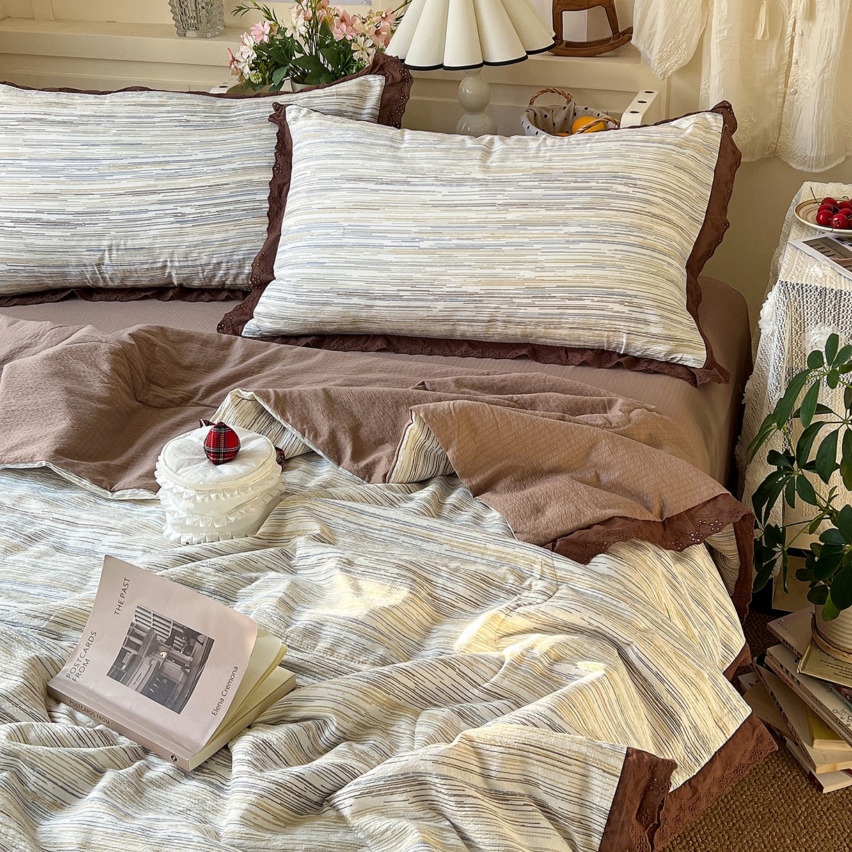 91家纺网 家纺一手货源 找家纺 一比一家纺 2026新款彩色花边木棉皱皱纱夏被四件套 罗卡