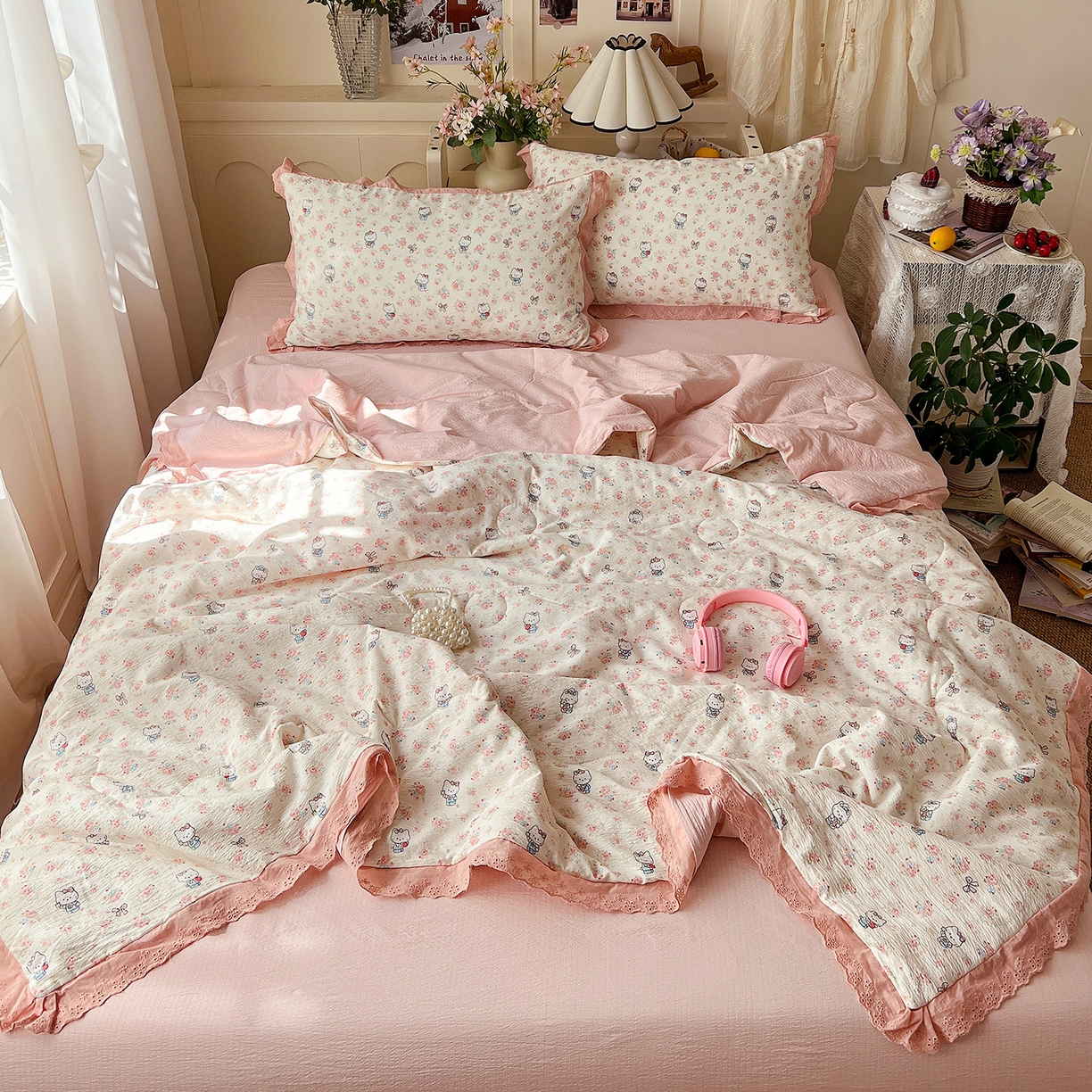 91家纺网 家纺一手货源 找家纺 一比一家纺 2026新款彩色花边木棉皱皱纱夏被四件套 奶芙喵