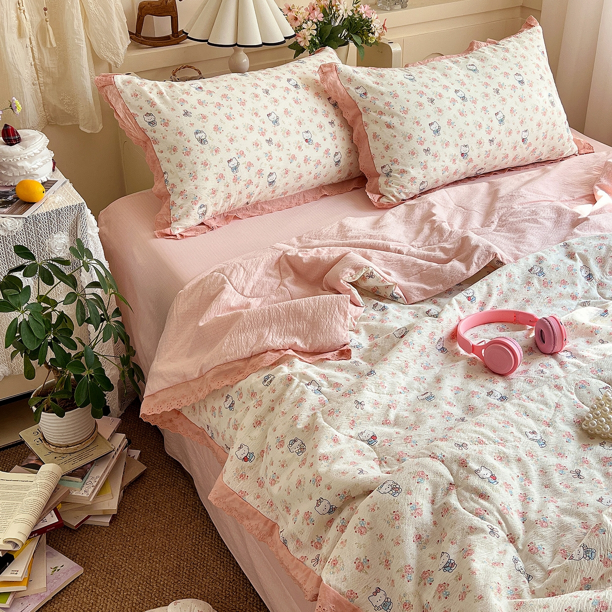 91家纺网 家纺一手货源 找家纺 一比一家纺 2026新款彩色花边木棉皱皱纱夏被四件套 奶芙喵