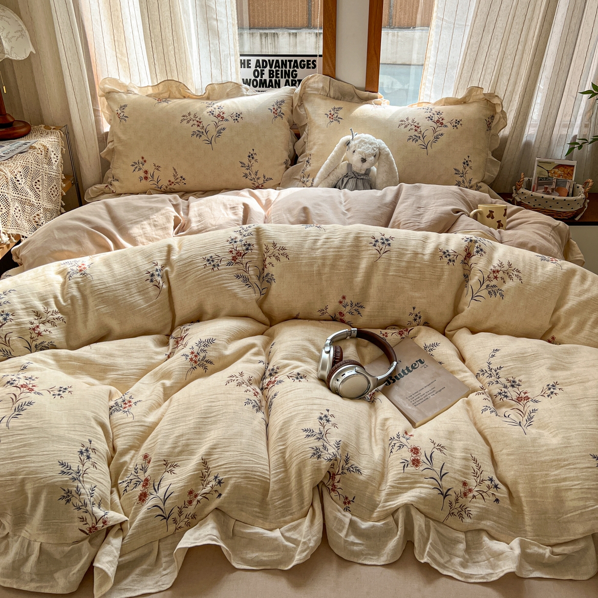 91家纺网 家纺一手货源 找家纺 耀悦家纺 2026新款真棉麻四件套轻奢法式大花边工艺款圆角荷叶边吊边床单 向阳雏菊