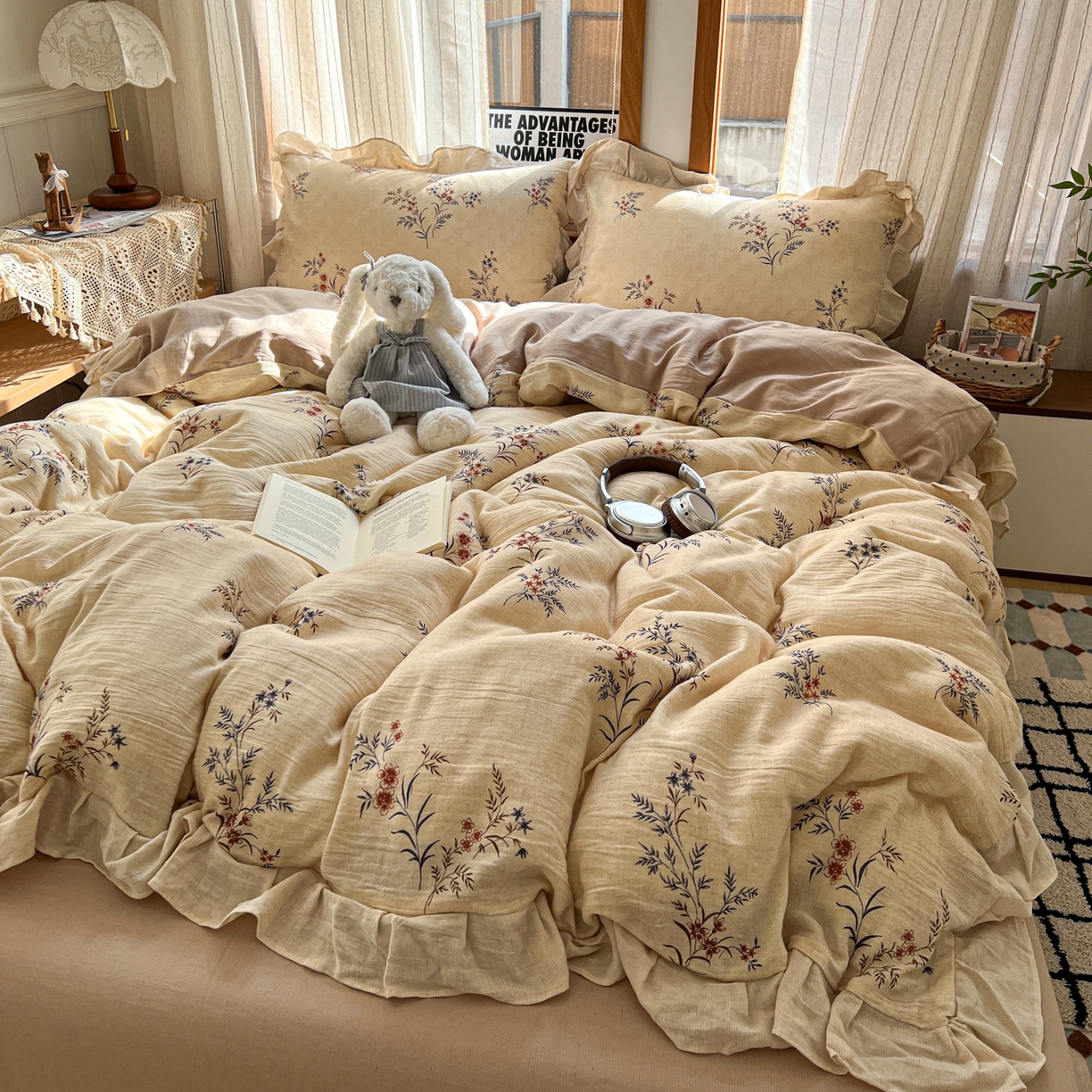 91家纺网 家纺一手货源 找家纺 耀悦家纺 2026新款真棉麻四件套轻奢法式大花边工艺款圆角荷叶边吊边床单 向阳雏菊