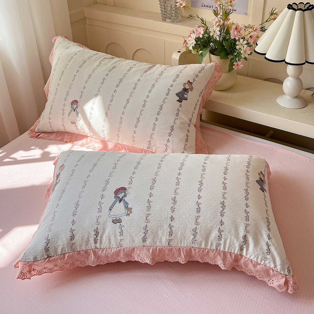 91家纺网 家纺一手货源 找家纺 一比一家纺 2026新款彩色花边木棉皱皱纱夏被四件套 午后花园