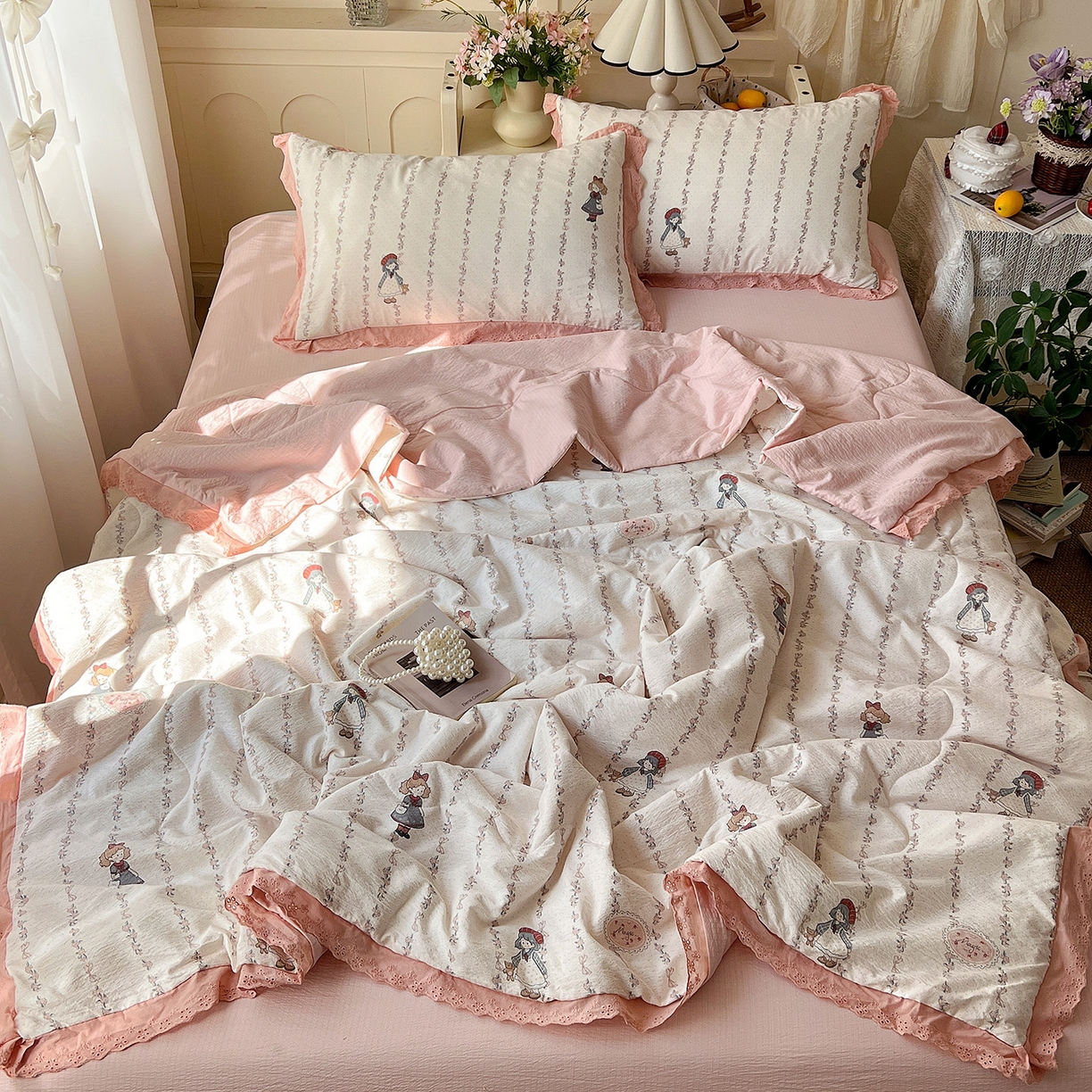 91家纺网 家纺一手货源 找家纺 一比一家纺 2026新款彩色花边木棉皱皱纱夏被四件套 午后花园