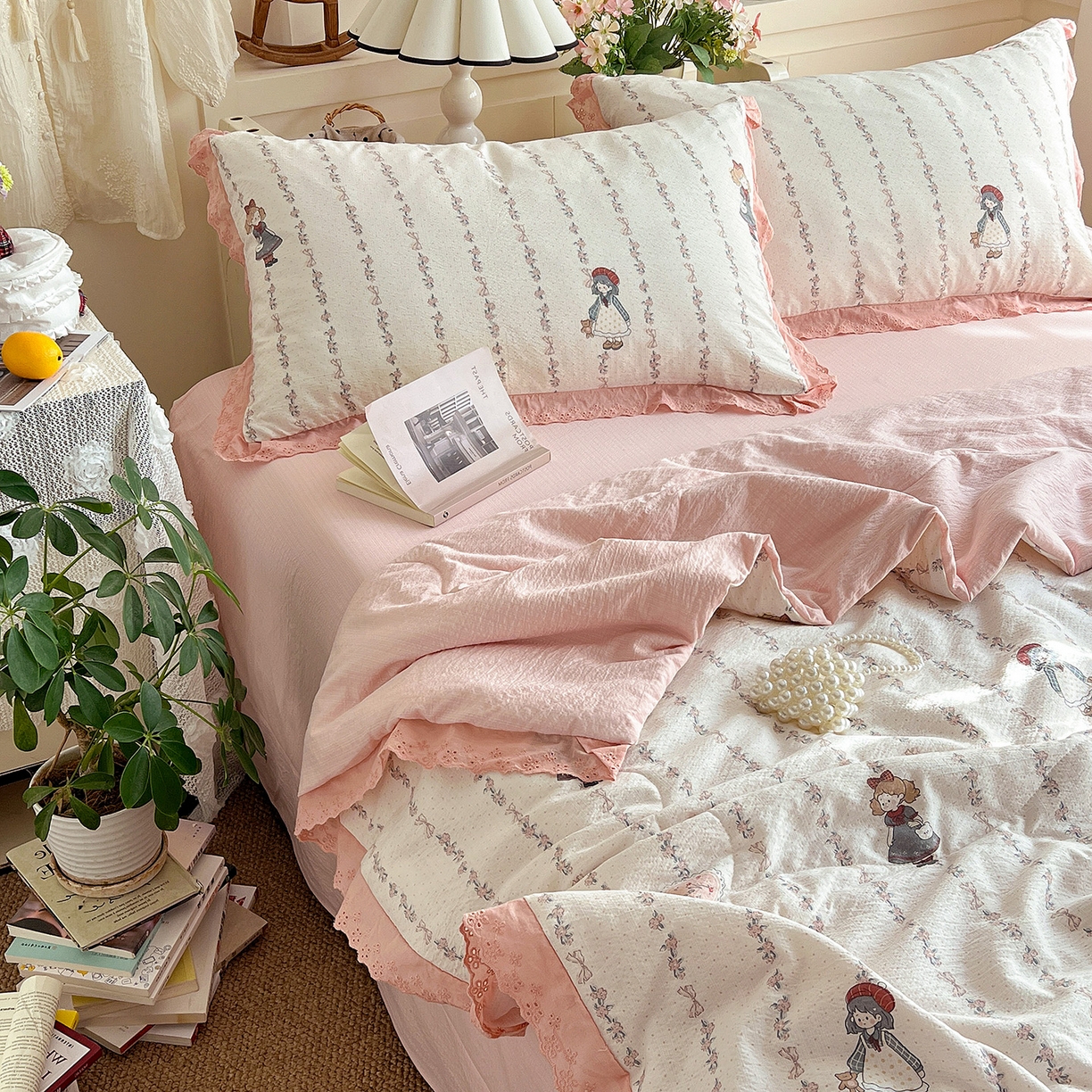 91家纺网 家纺一手货源 找家纺 一比一家纺 2026新款彩色花边木棉皱皱纱夏被四件套 午后花园