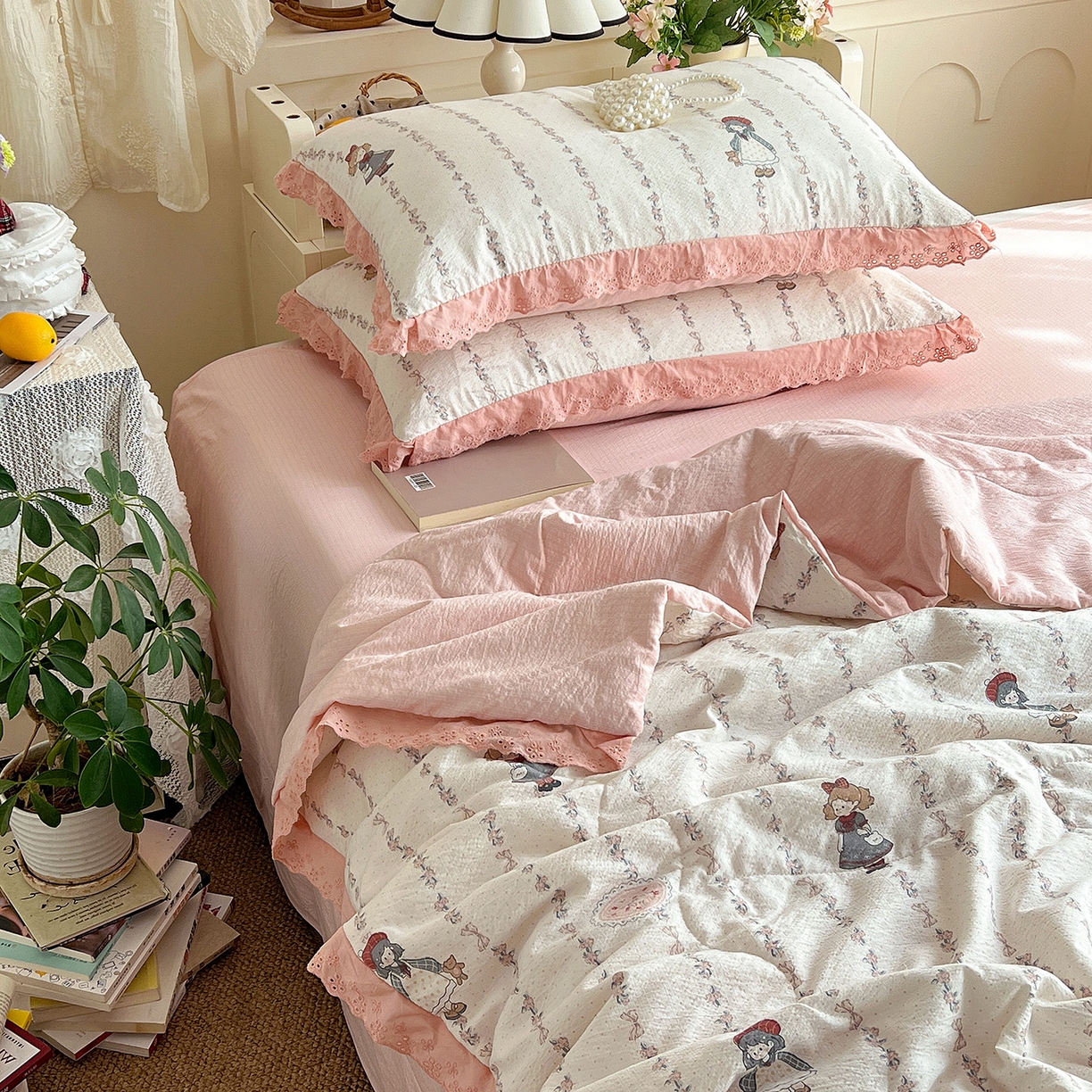 91家纺网 家纺一手货源 找家纺 一比一家纺 2026新款彩色花边木棉皱皱纱夏被四件套 午后花园