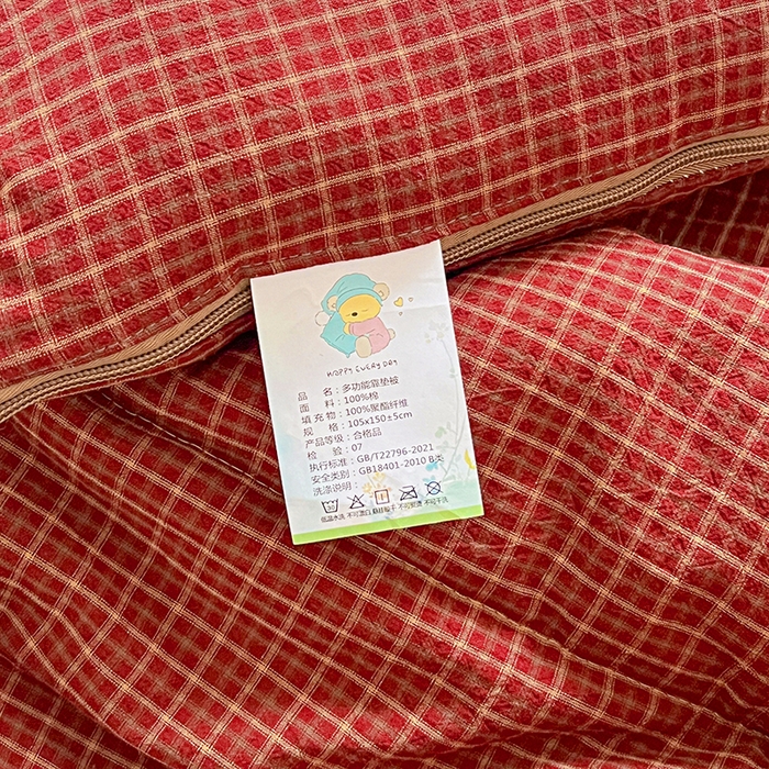 91家纺网 家纺一手货源 找家纺 古本家居 2026新款全棉鸿运马抱枕被系列 全棉鸿运马红格